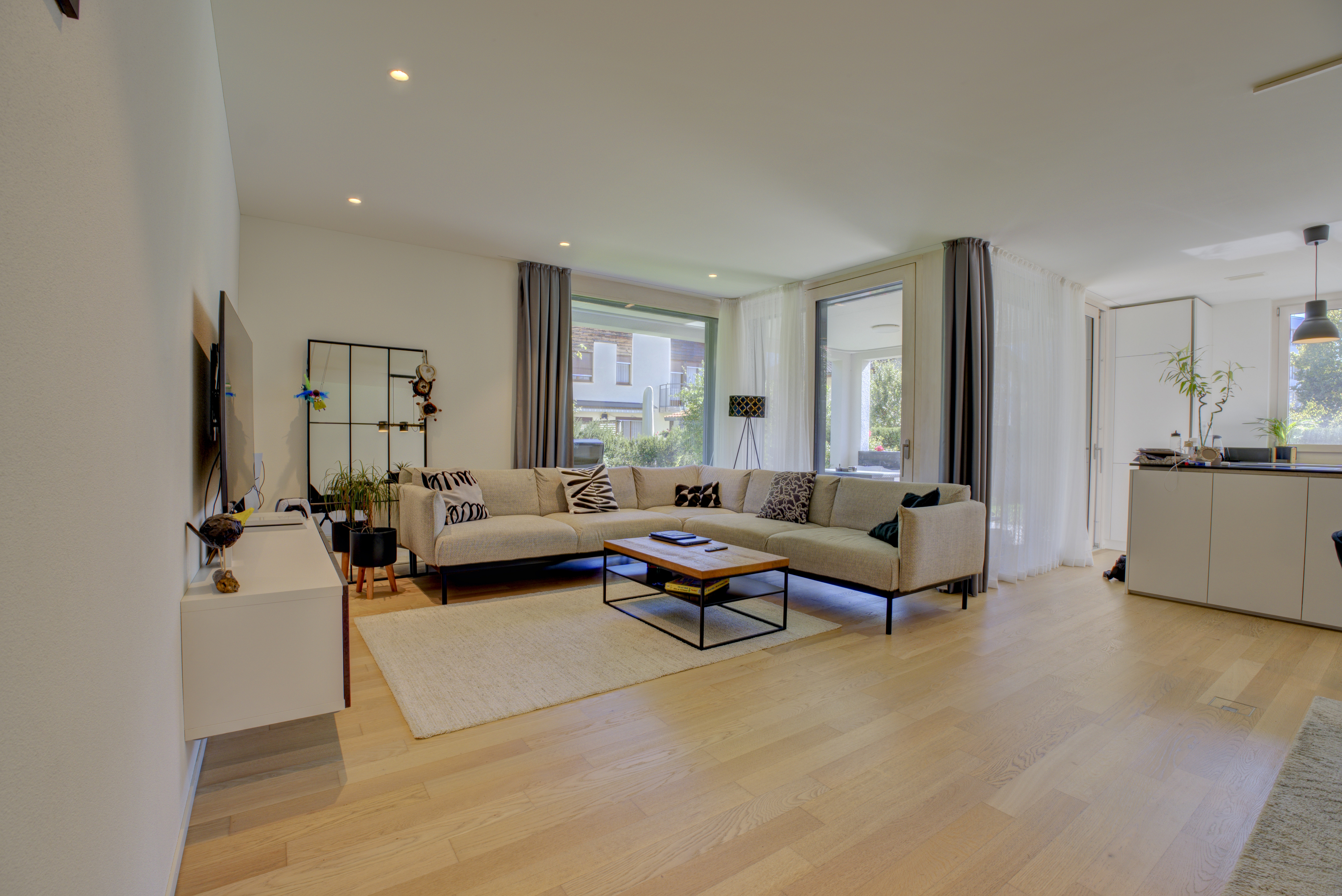 Über 300 m² privater Garten – neuwertige 4,5-Zimmer-Wohnung in Eschen