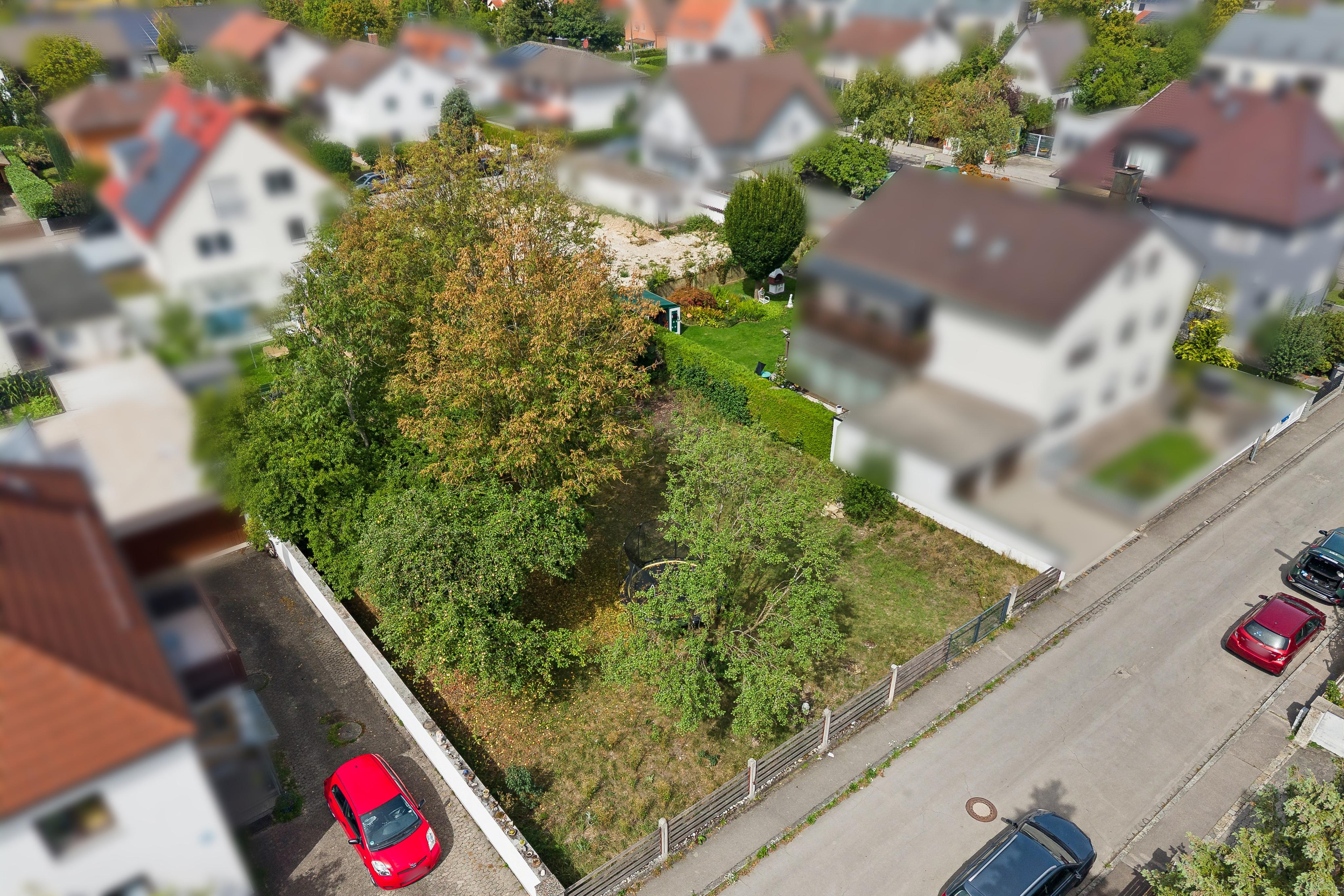 Building plot with west-facing garden: 610 m² undeveloped, in Munich-Feldmoching – near S1 and U2