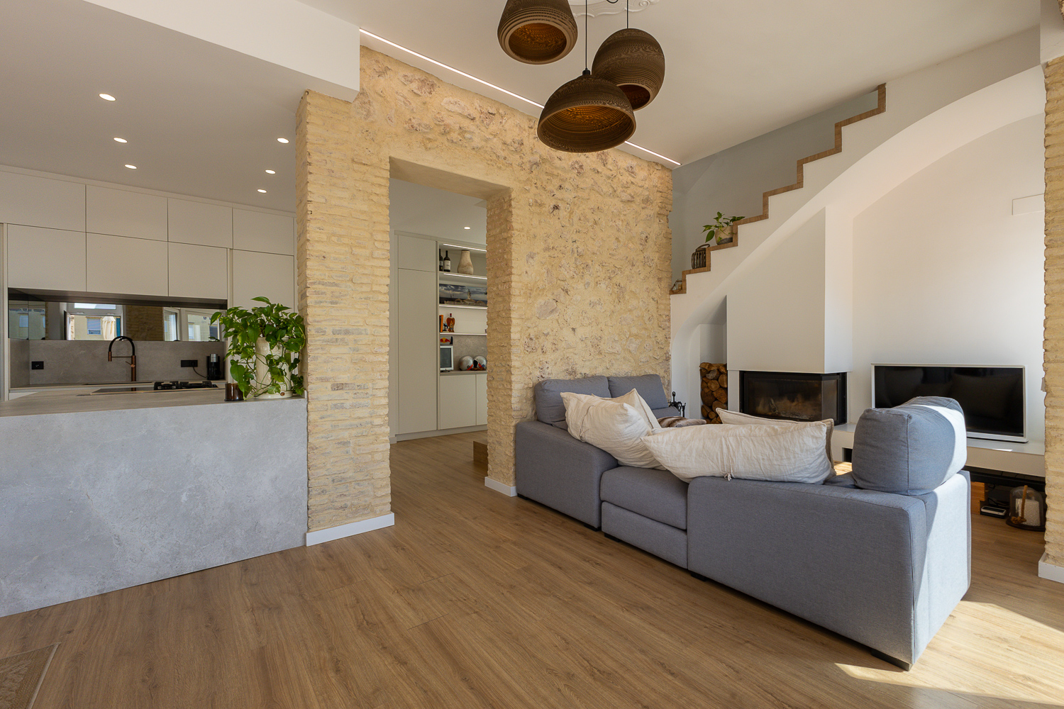 Seafront luxury in Cullera Lighthouse for August