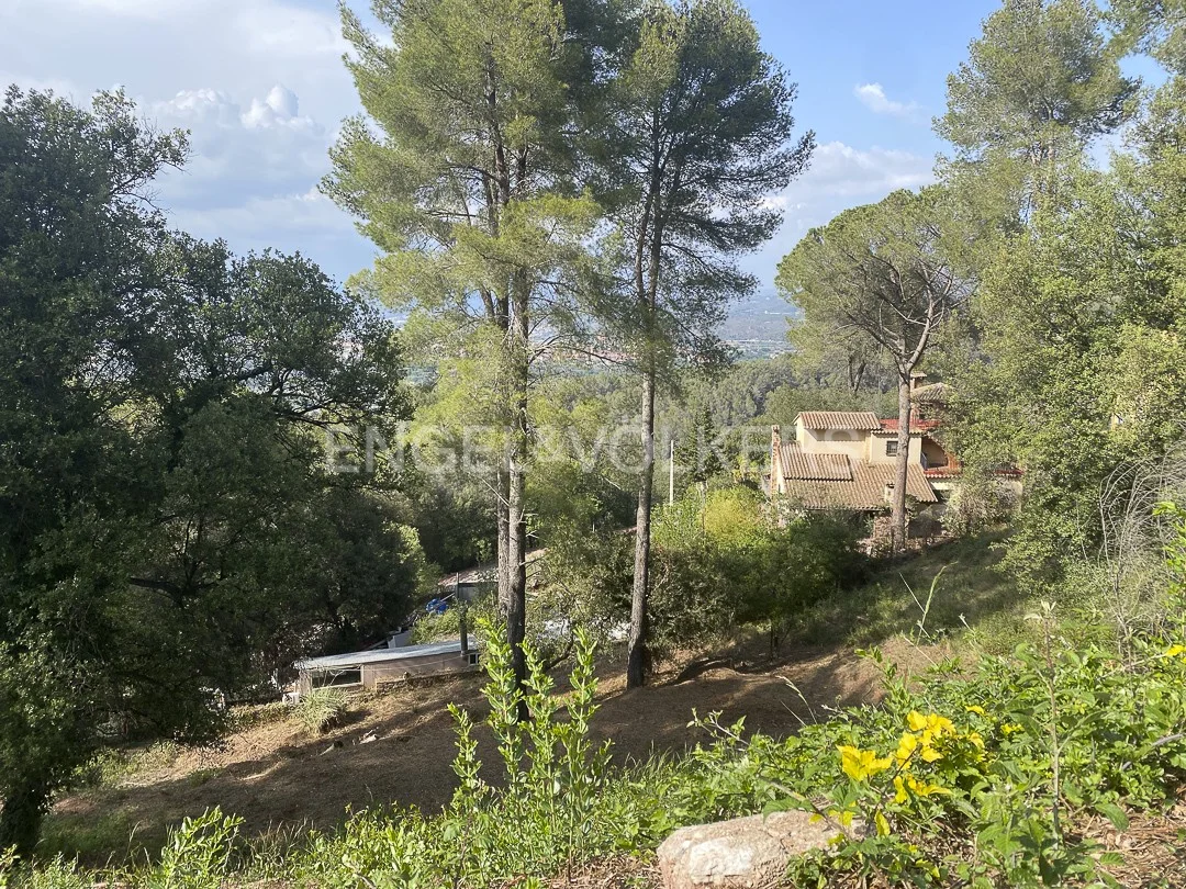 Gran Terreny Amb Vistes a Montserrat En Castellví de Rosanes