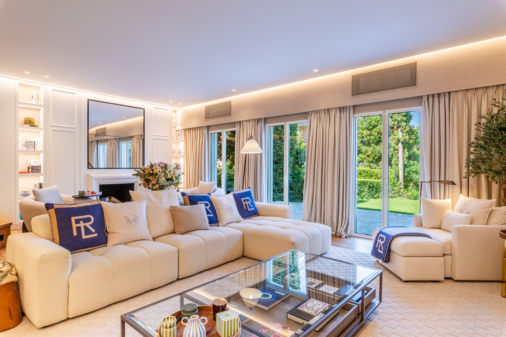 Property of rare aesthetic appeal, fully renovated