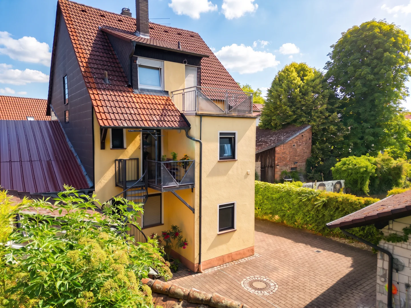Neuwertige Maisonette Wohnung mit Garten und Doppelgarage - Foto 5