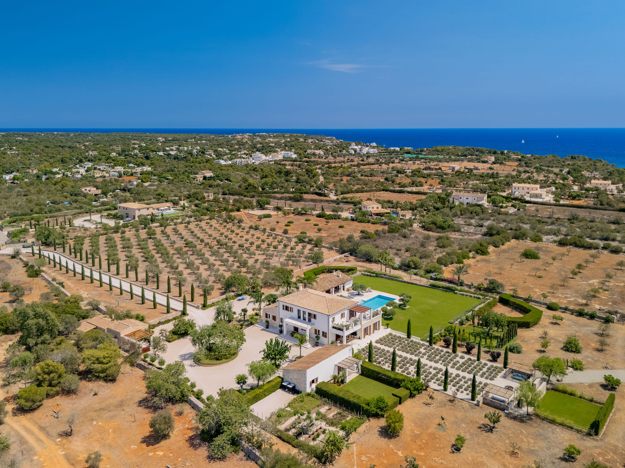 Stunning estate with extensive mediterranean gardens