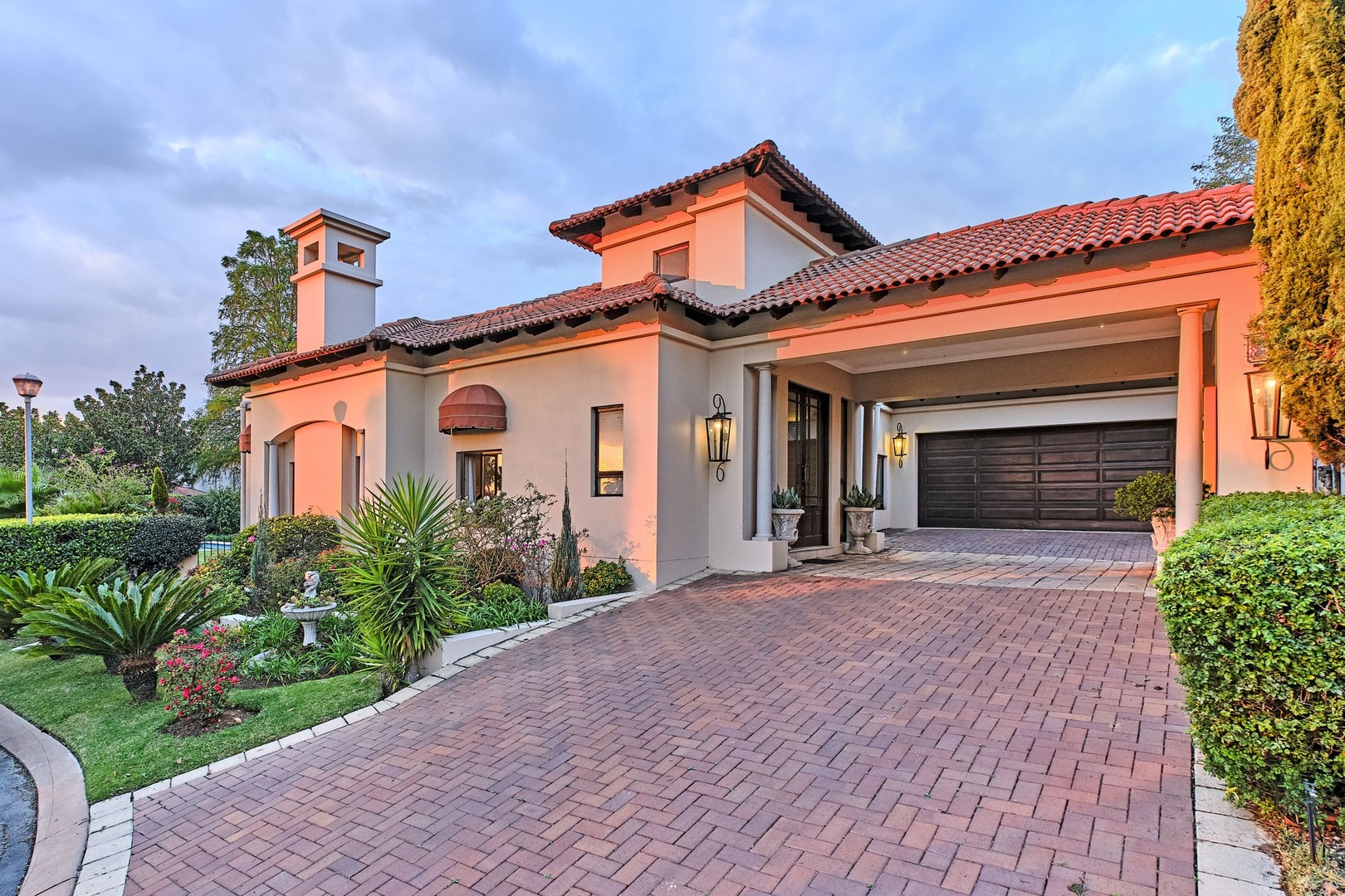 Captivating Sunset Views Meets Effortless Elegance
