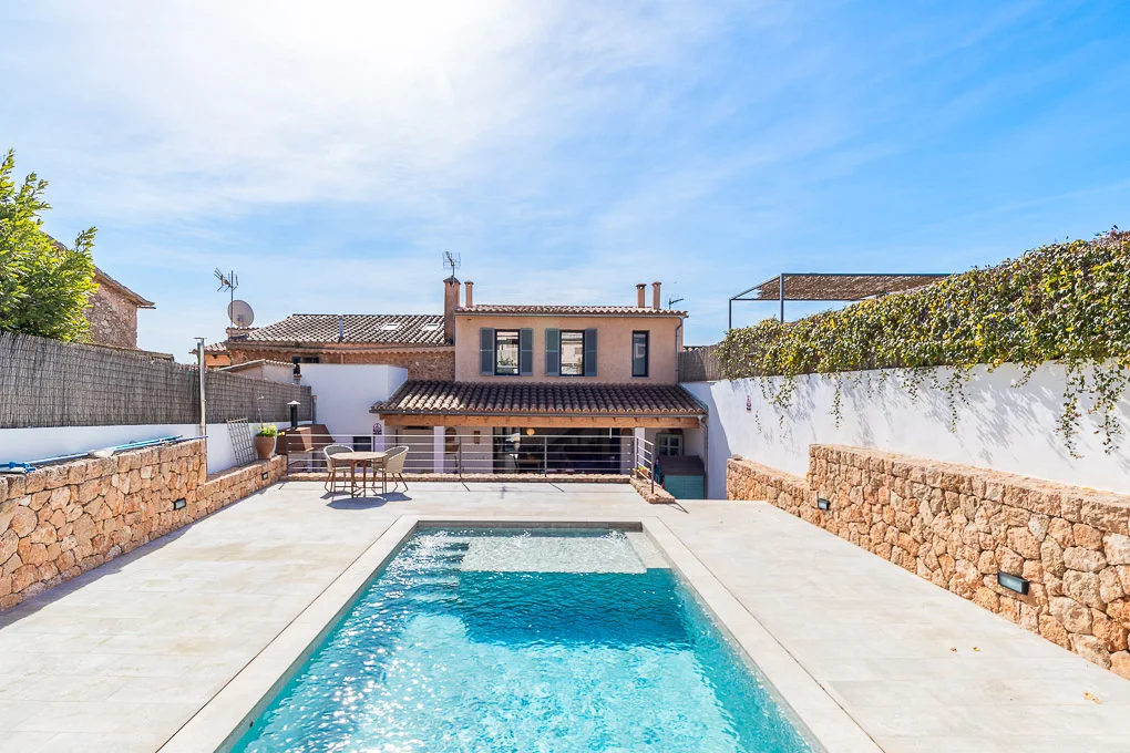 Renovated townhouse with pool in Portol