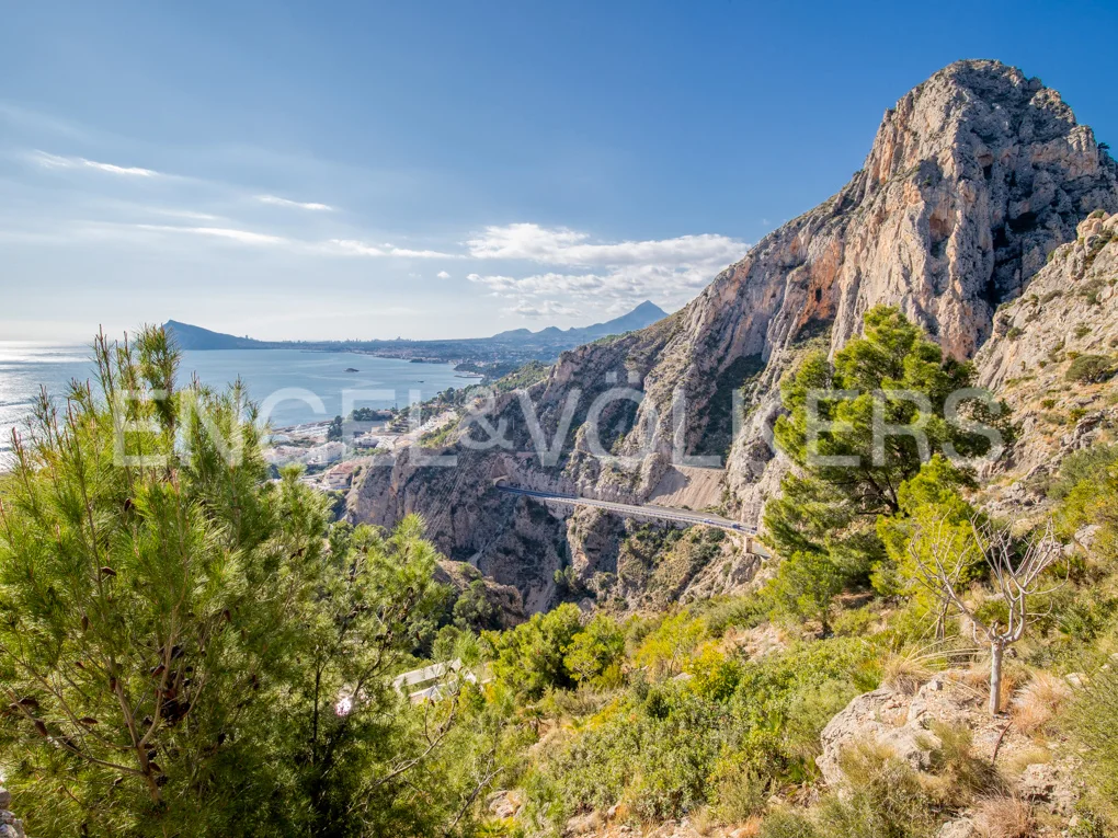 Building plot with unbeatable sea views in Mascarat