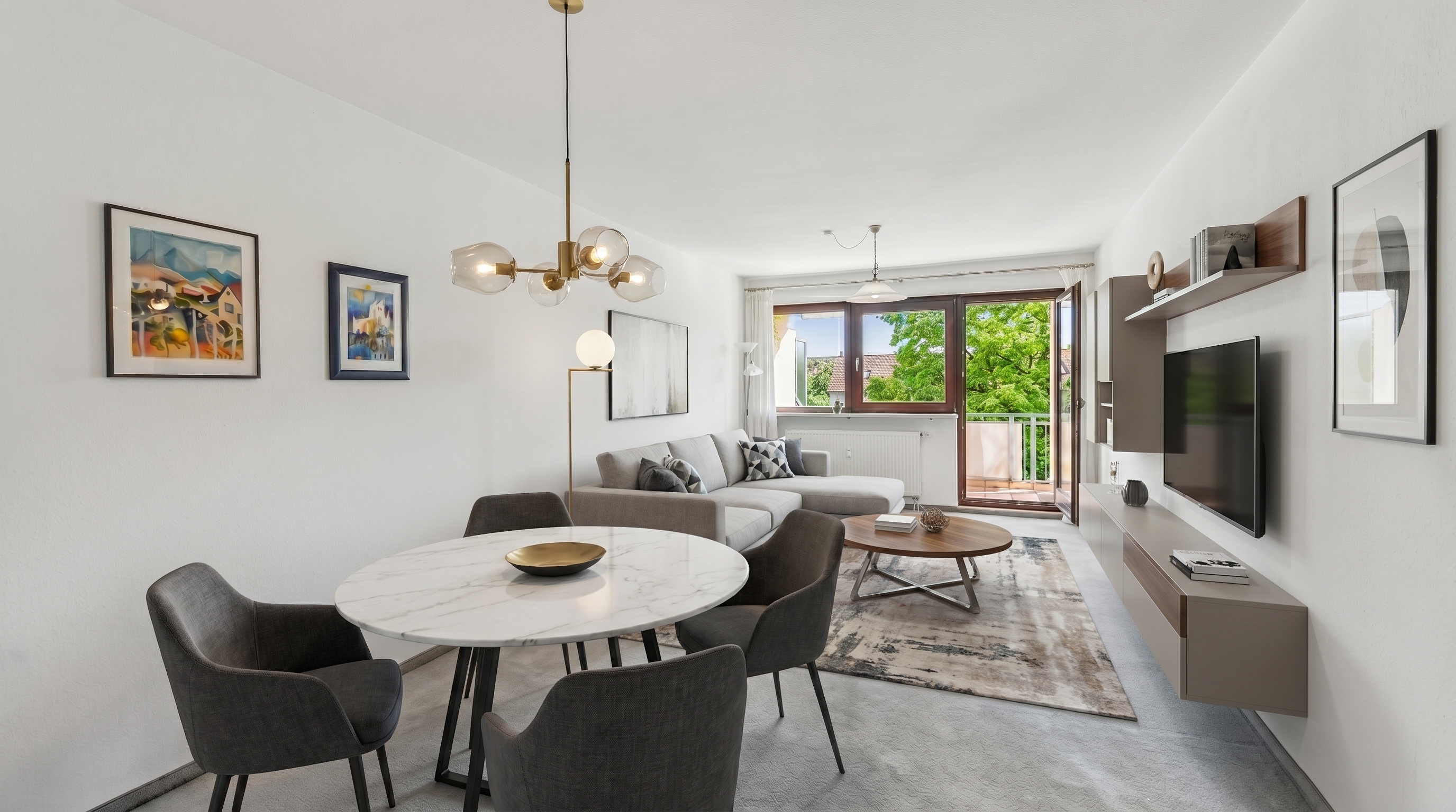 Nicely laid-out 2.5-room apartment with south-facing balcony, green views, and near historic Pfanzeltplatz in Old Perlach