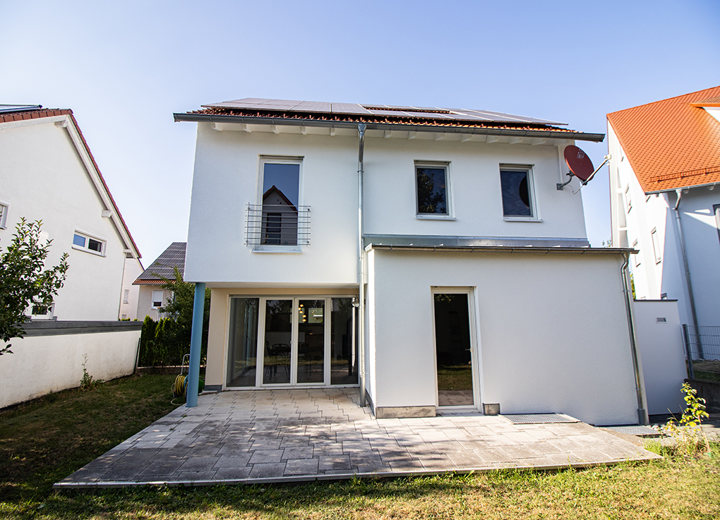 Zeitlose Architektur trifft energieeffizientes Wohnen