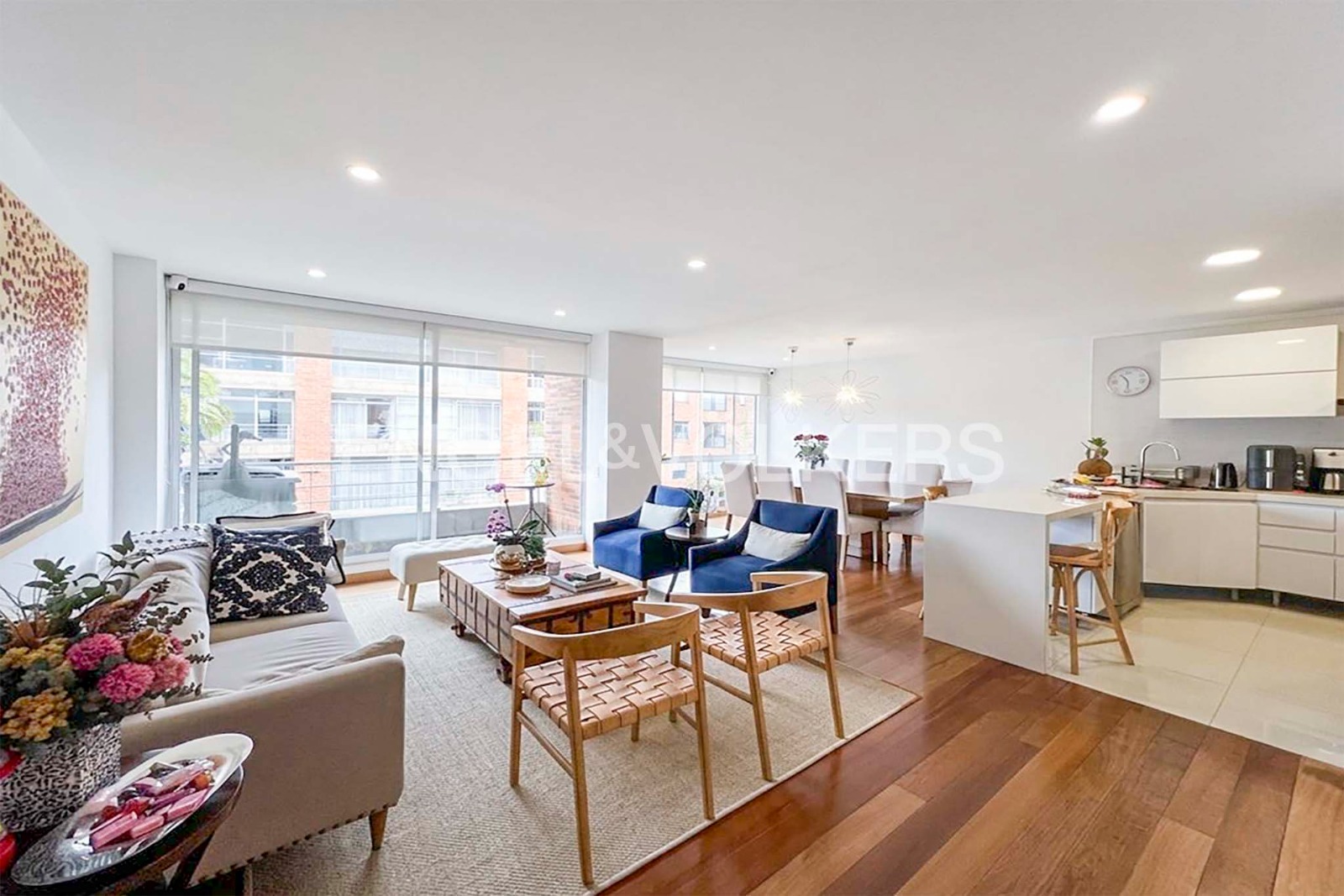 Apartamento con balcón para venta en Chicó Reservado