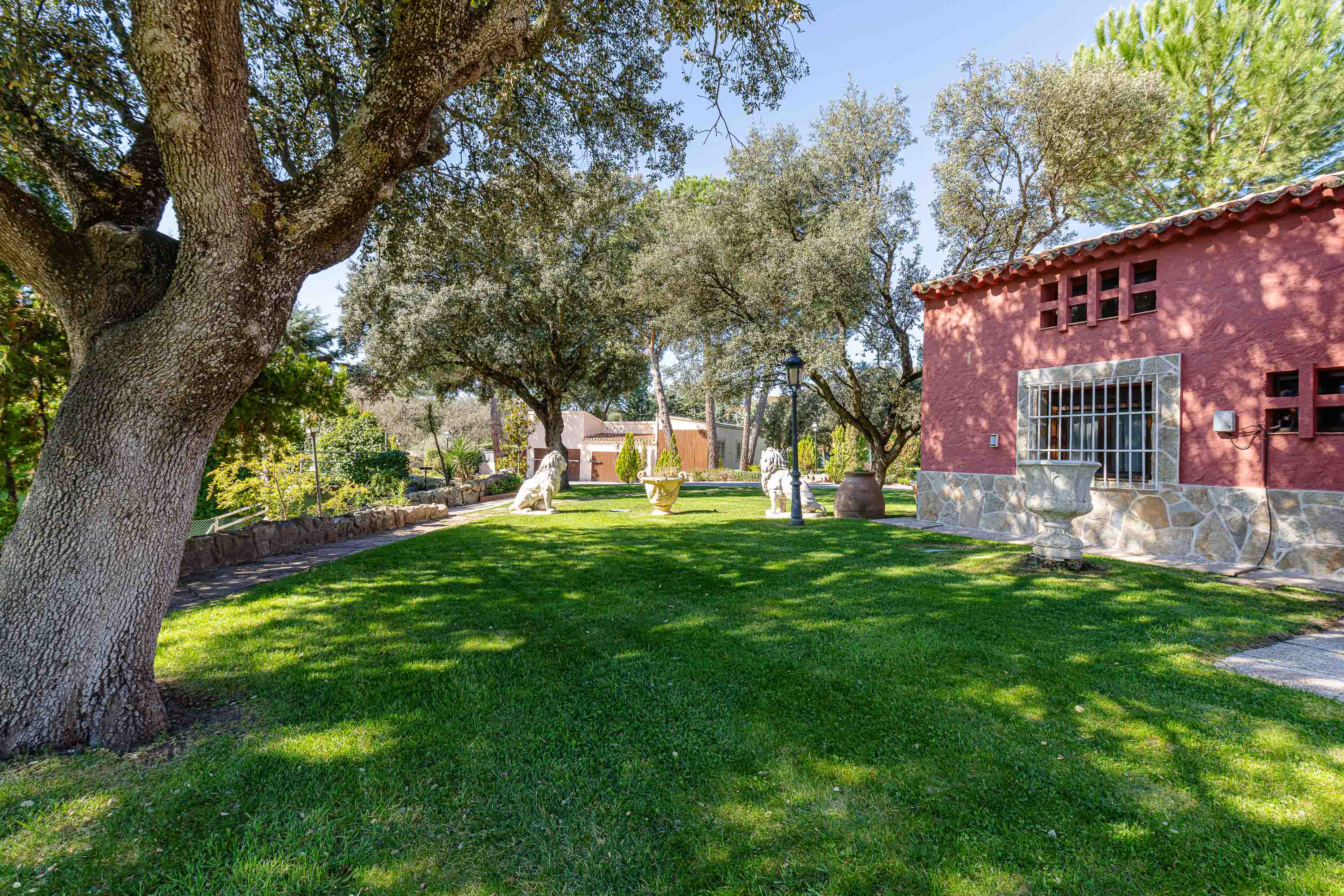 Multifamily villa in Guadamonte