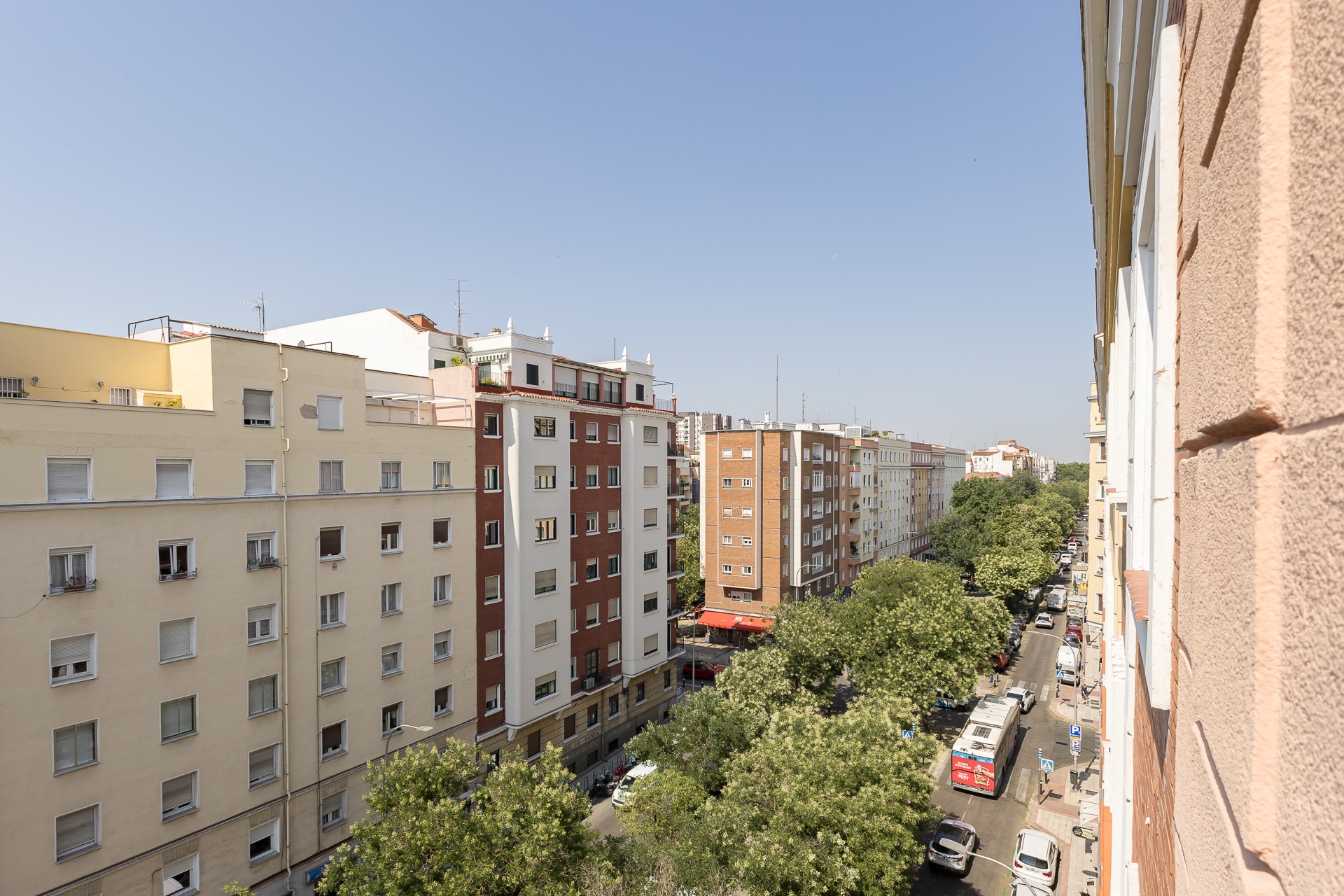 Luxuriös renovierte Außenwohnung im 6. Stock – Viertel Ibiza, Blick auf den Boulevard