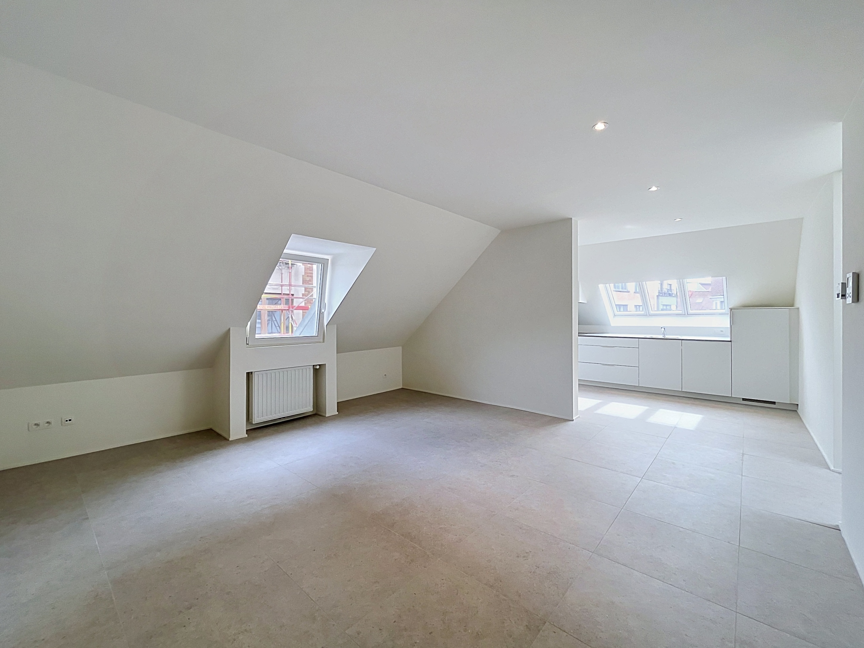 Charmant appartement une chambre avec bureau au dernier étage