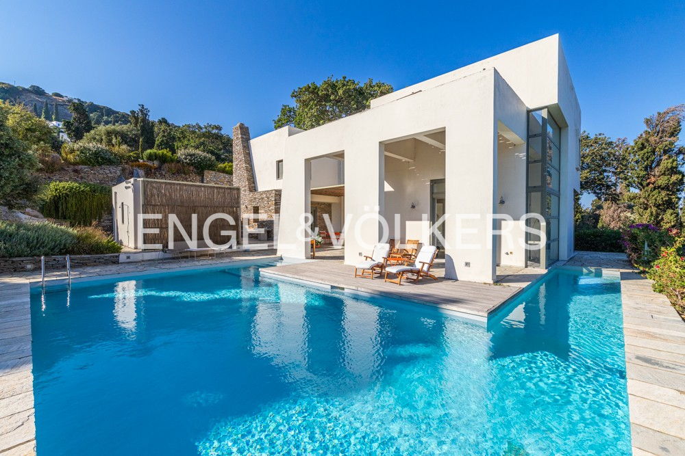 Spacious Residence with Pool and Lush Landscape in Strapouries, Andros