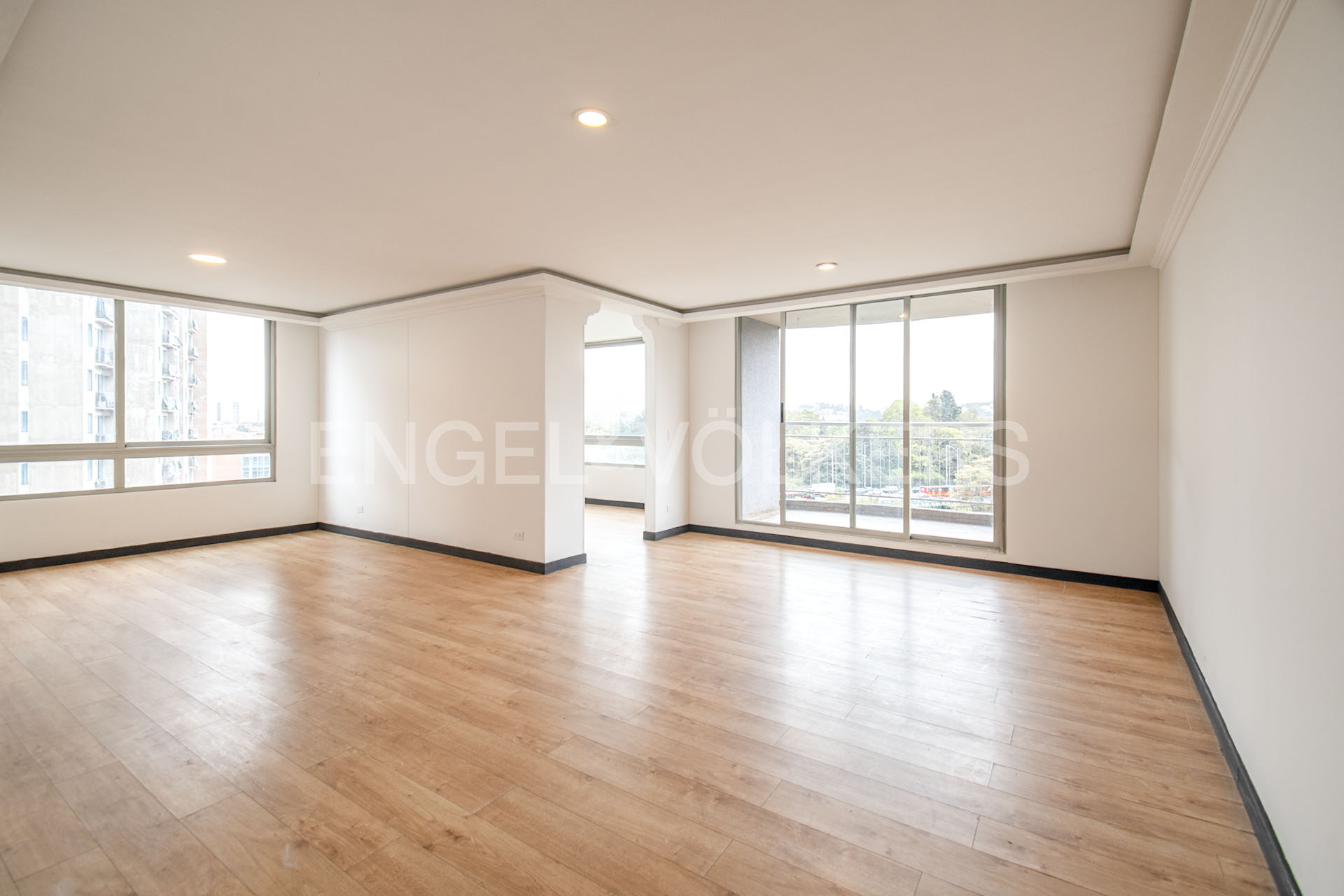 Apartamento con terraza y clubhouse para arriendo en Ilarco