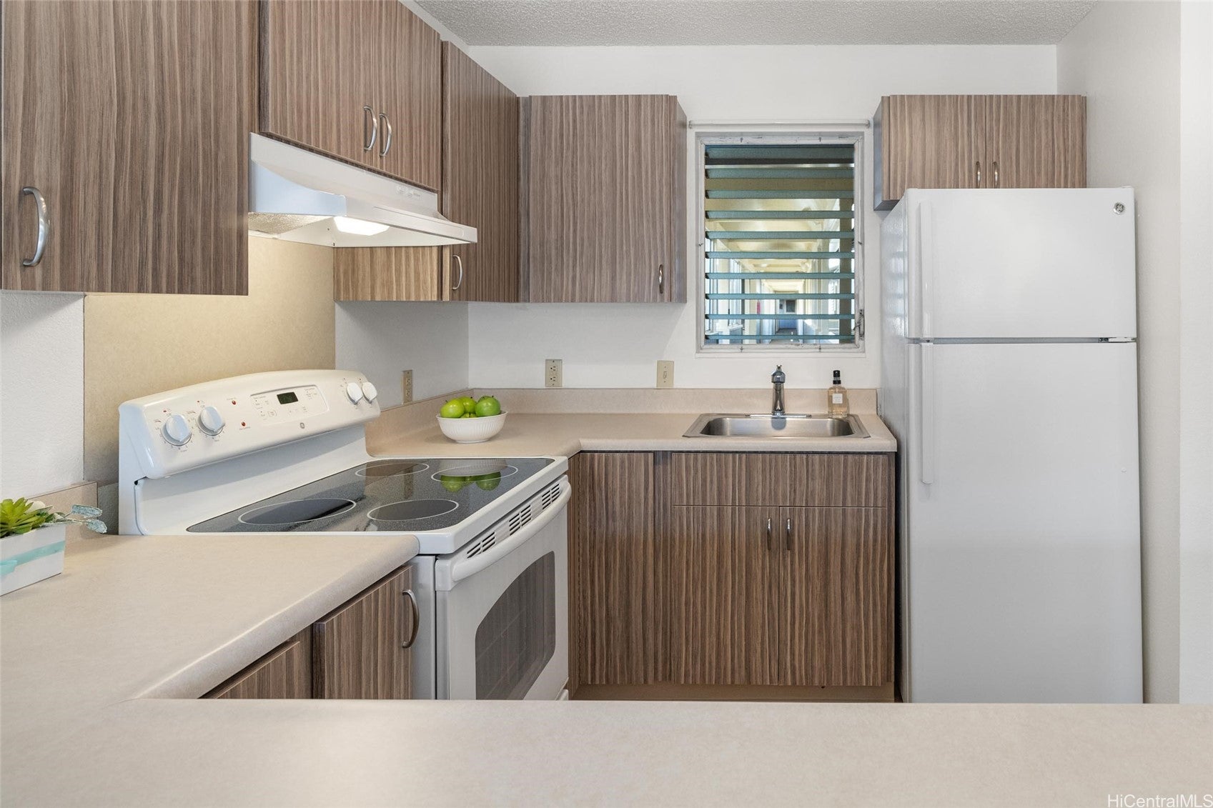 Fall in Love with This Charming Mililani Mauka Retreat