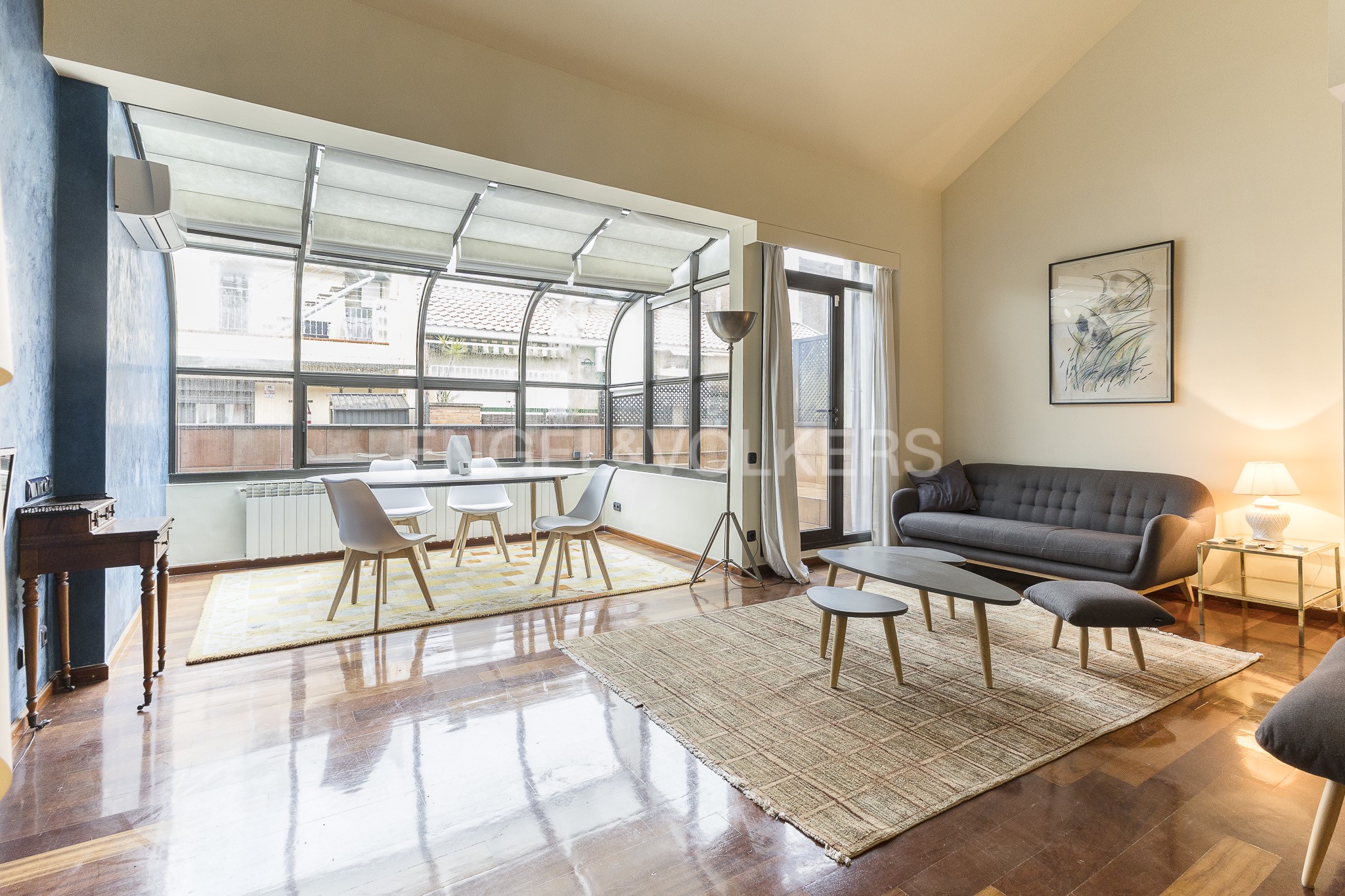 Ático Dúplex con Terraza y Parking al lado de Paseo de Gracia
