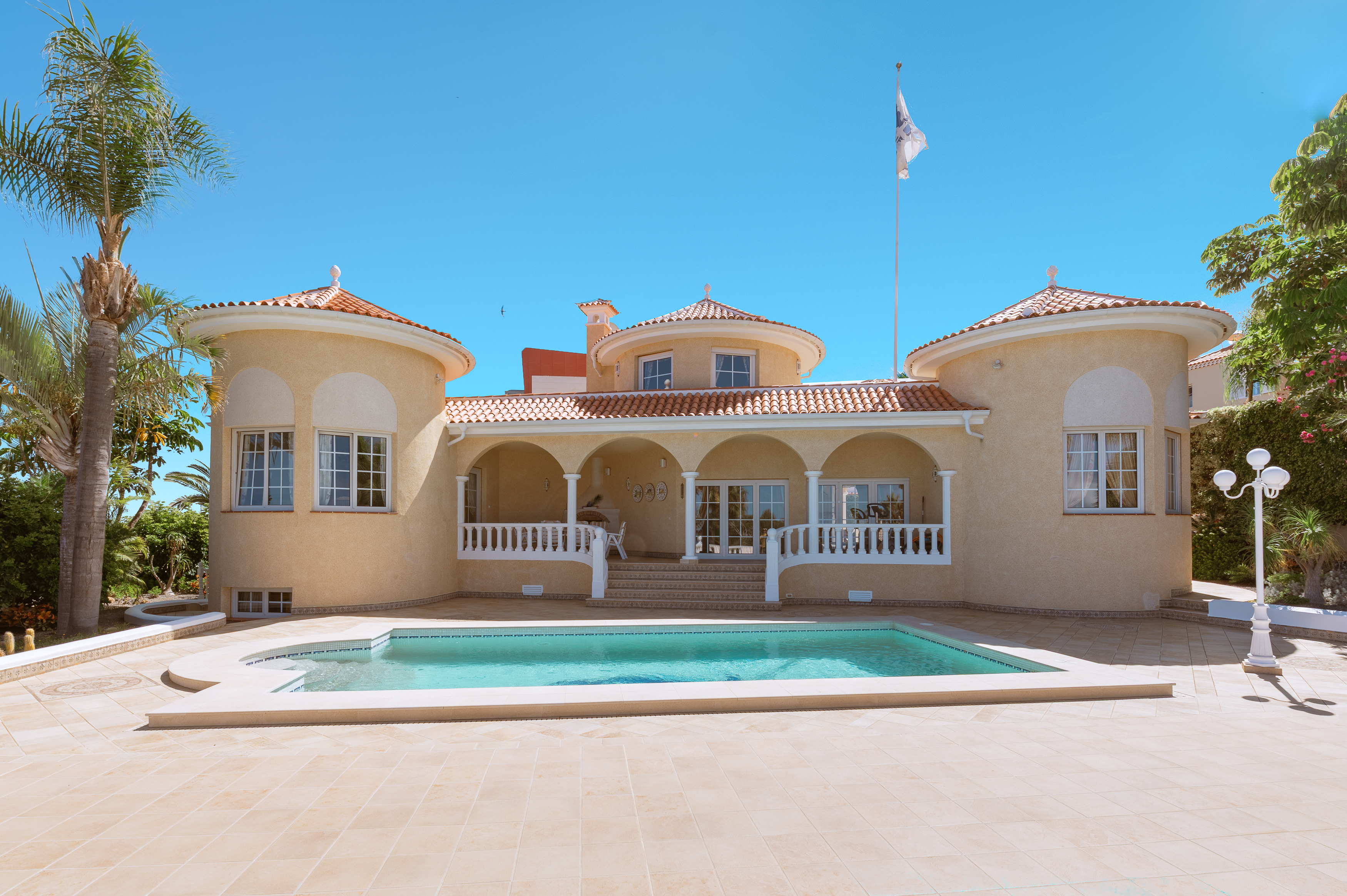 Privacy, generous living spaces and extraordinary views on the most exclusive coastline in the north