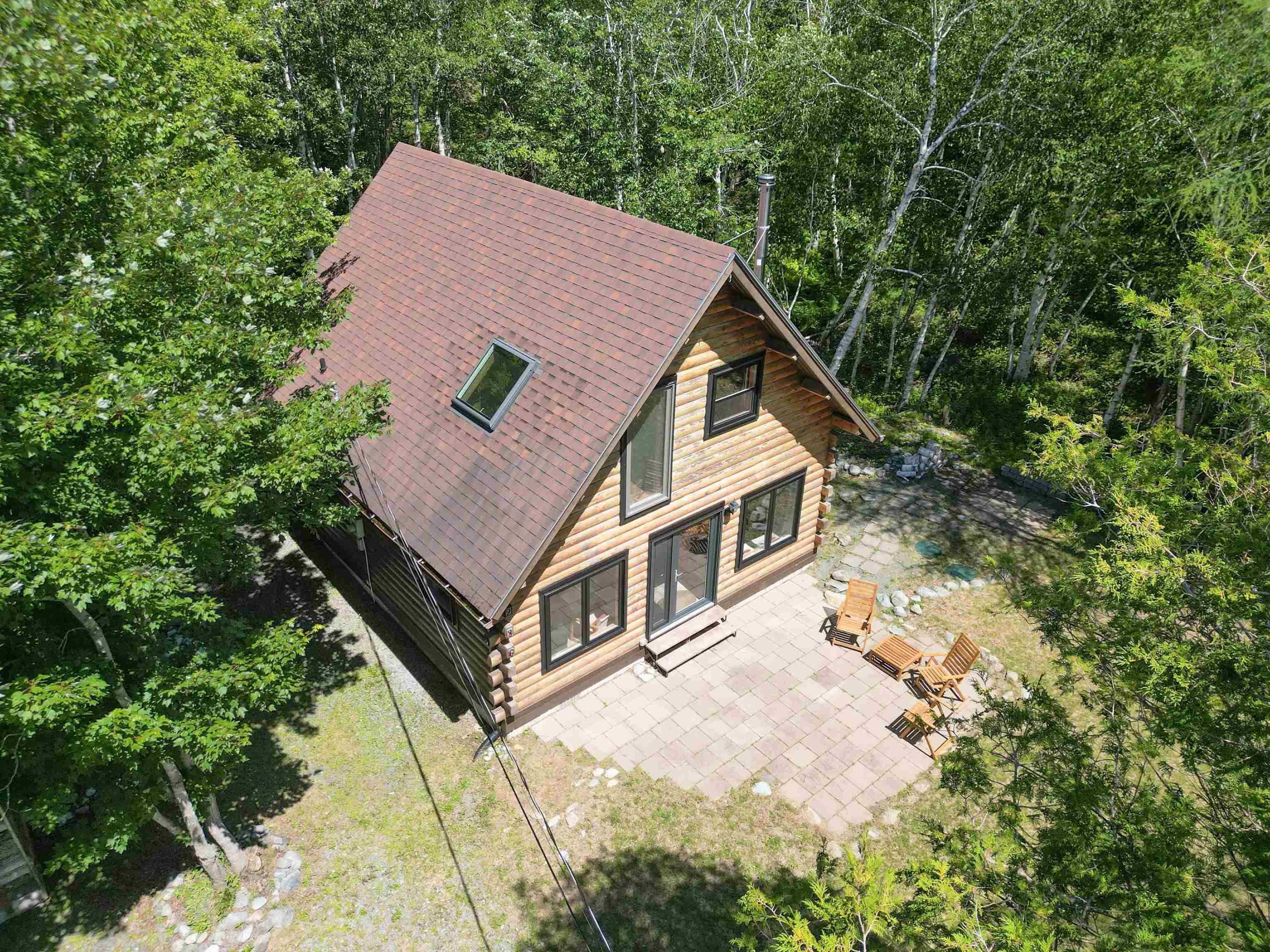Beautiful Cedar Log Chalet-Style Home in White Point Estate
