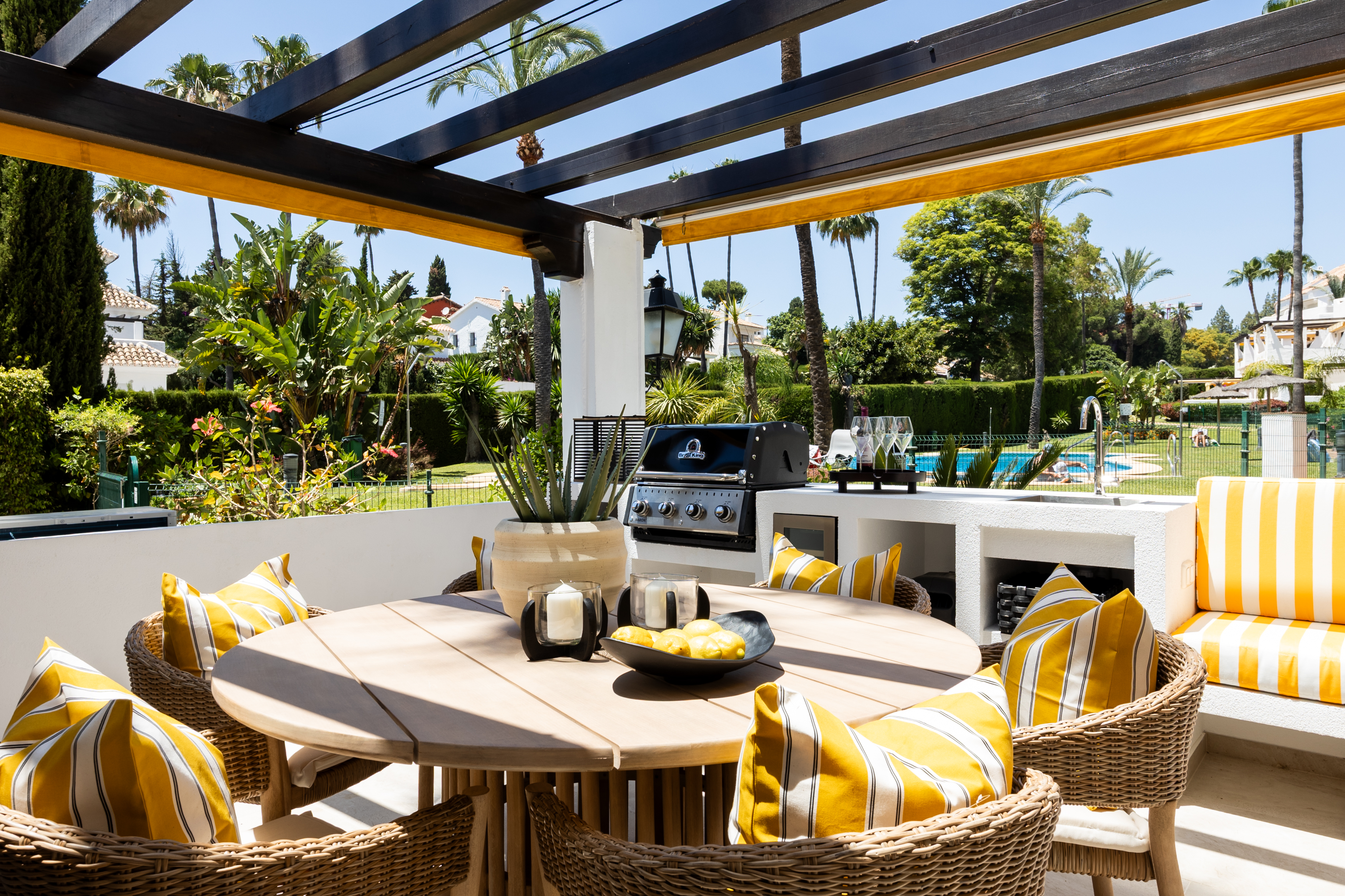 Modern apartment in Iconic Aldea Blanca Complex, Nueva Andalucia