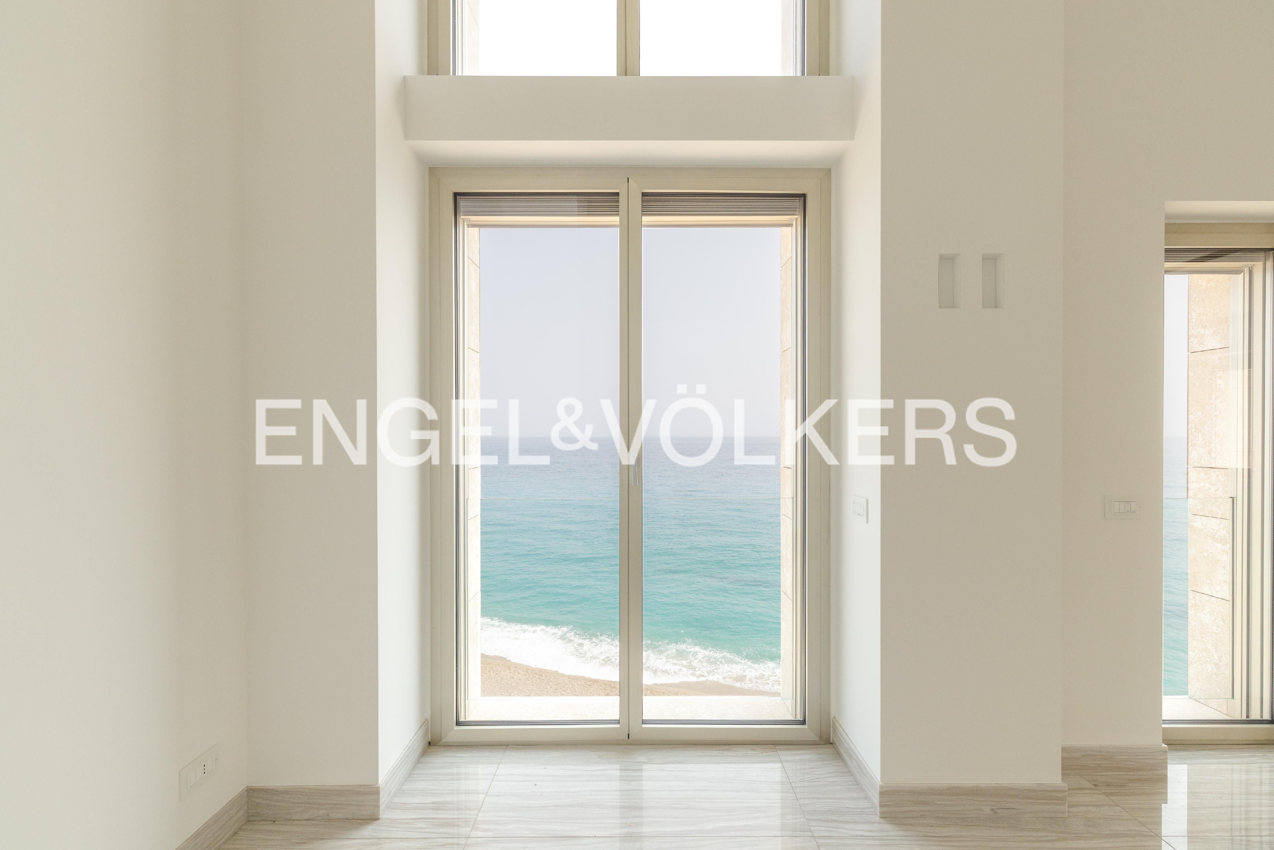 Pieds in the water Attico Galatea