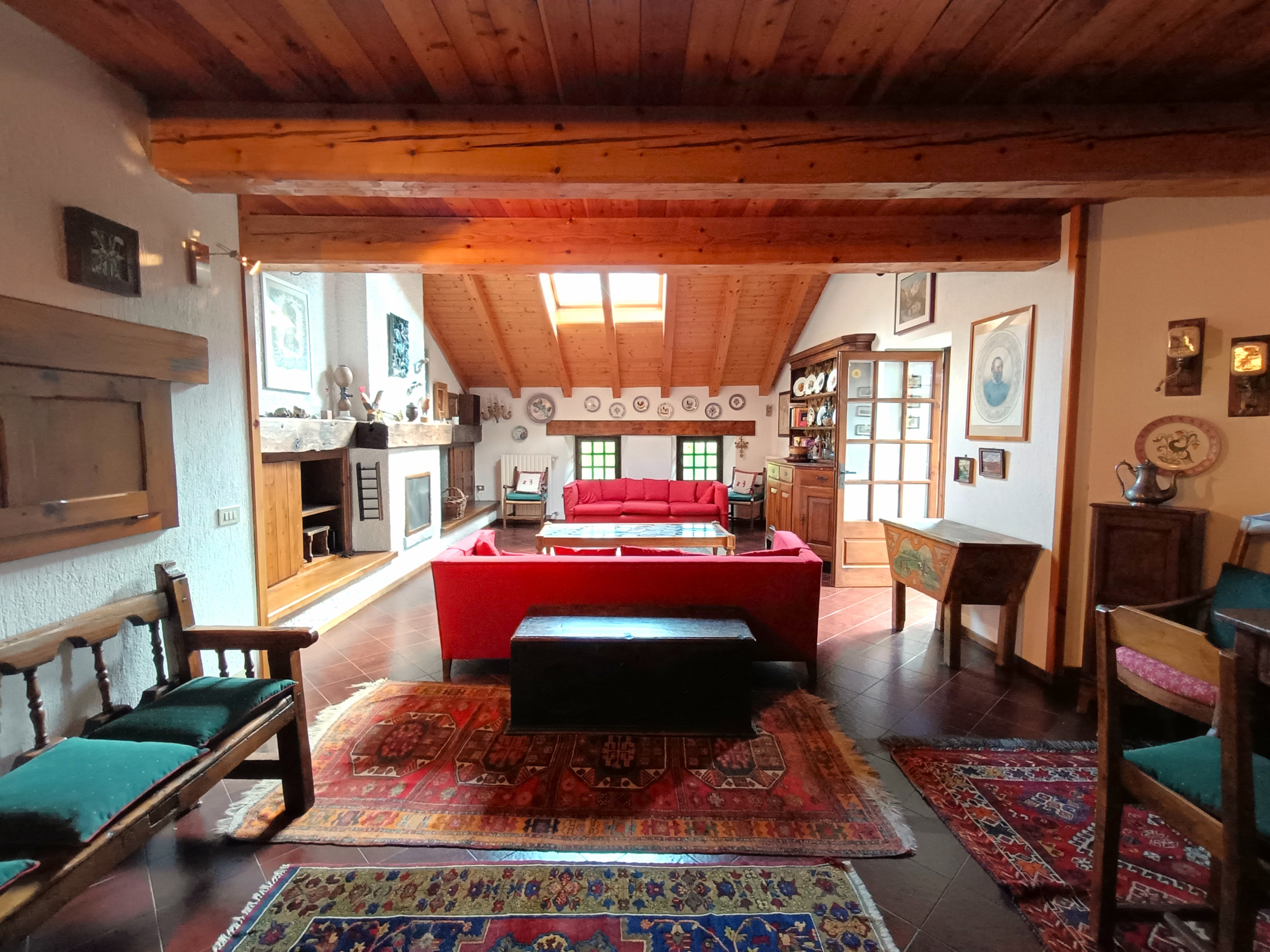 Dolonne, a typical chalet just steps from the ski lifts, available for winter rental