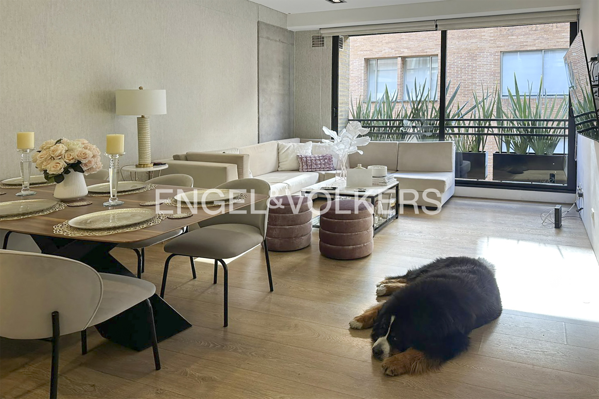 Apartamento con balcón y clubhouse para arriendo en Chico