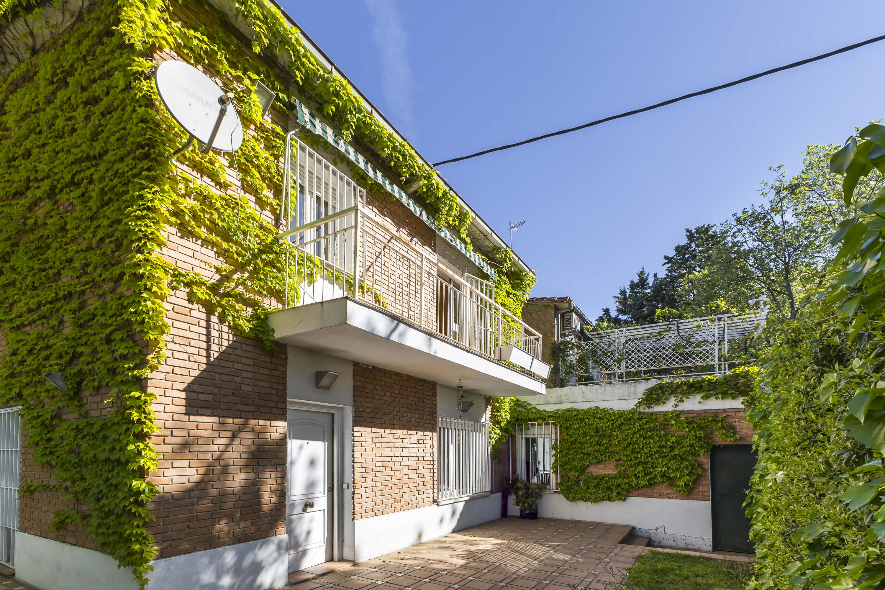 Bright and exclusive chalet in El Bosque – Hortaleza