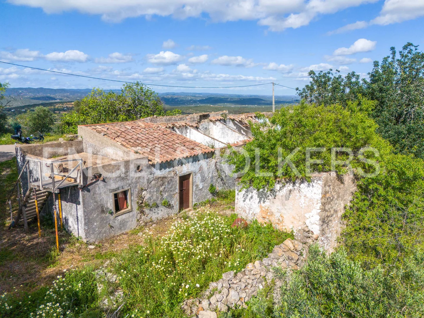 Investment - Plot with a ruin in Moncarapacho