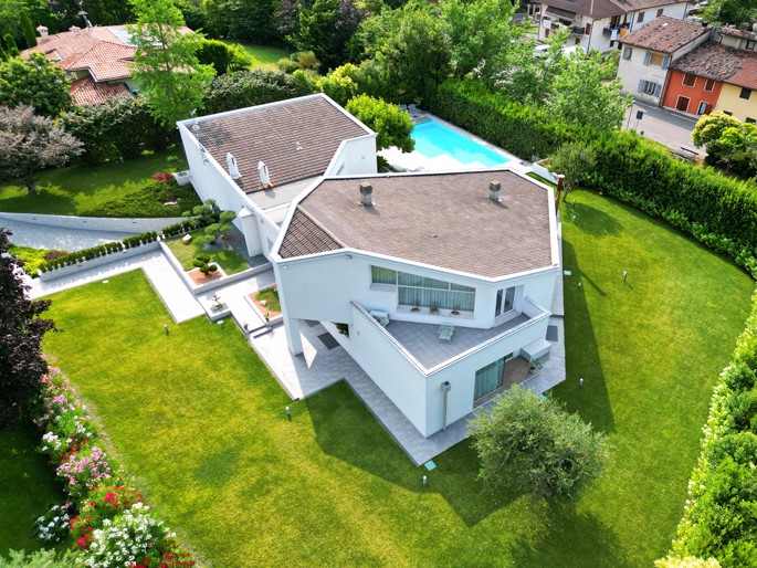 Lusso e Modernità: villa da sogno con piscina