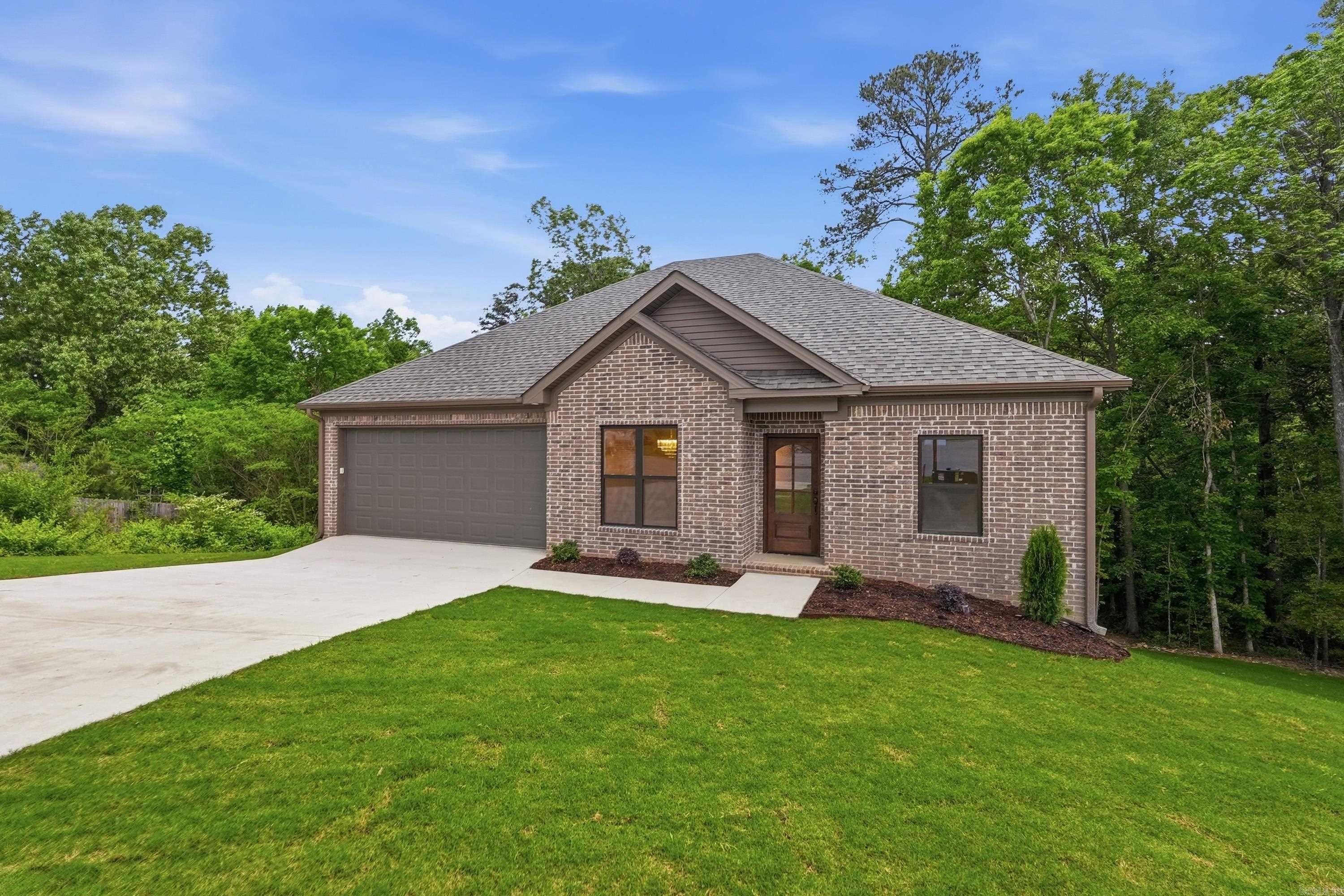 Beautifully Built New Construction in Benton