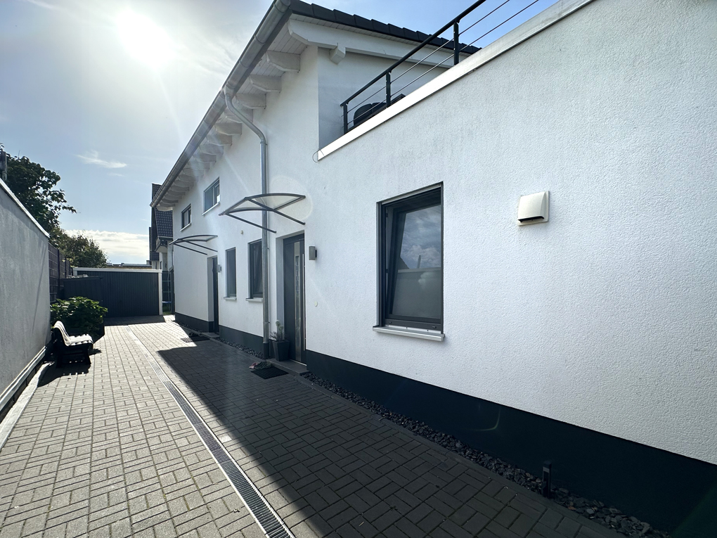 Energieeffizientes Einfamilienhaus mit Einliegerwohnung und gepflegtem Garten in Grafschaft-Gelsdorf