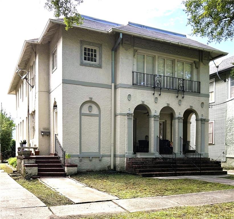 4 bedroom, second floor unit close to universities!