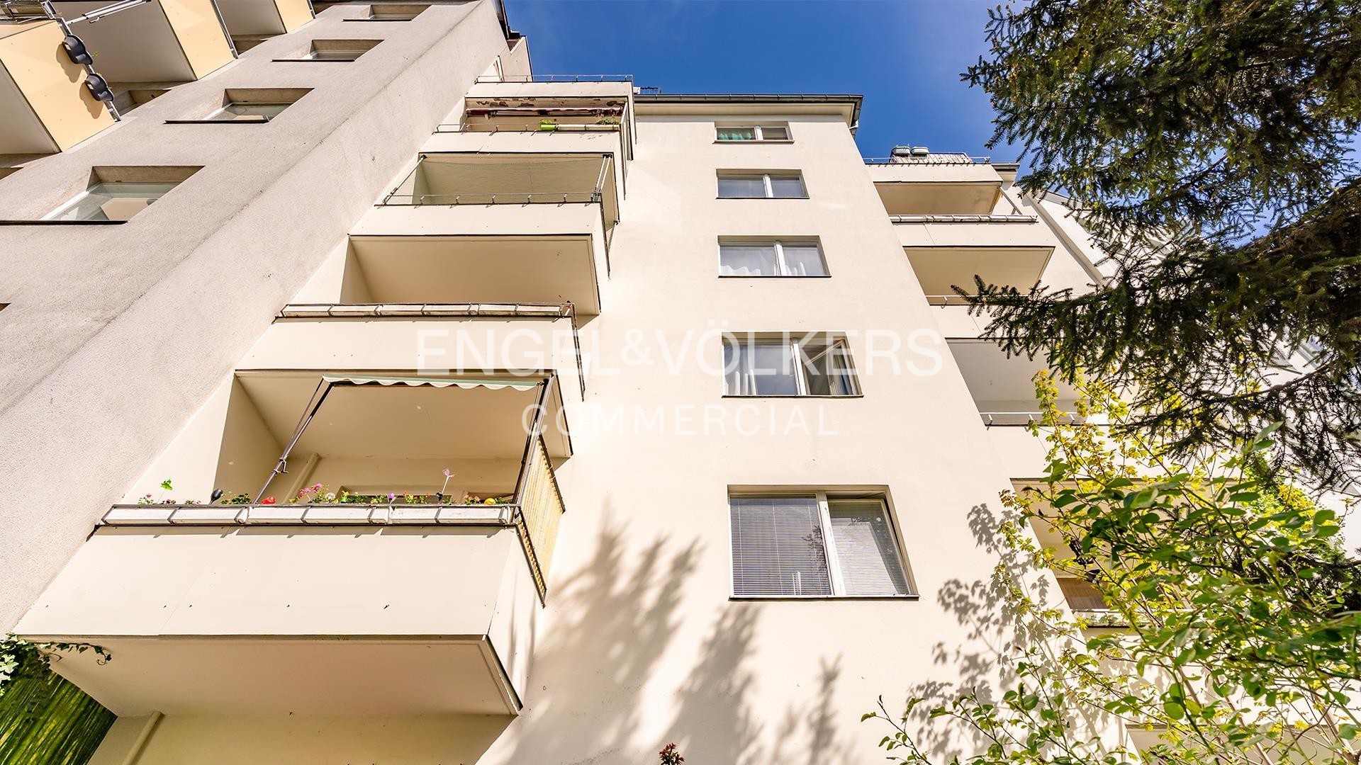Apartment building in a central location in Wedding with a converted attic