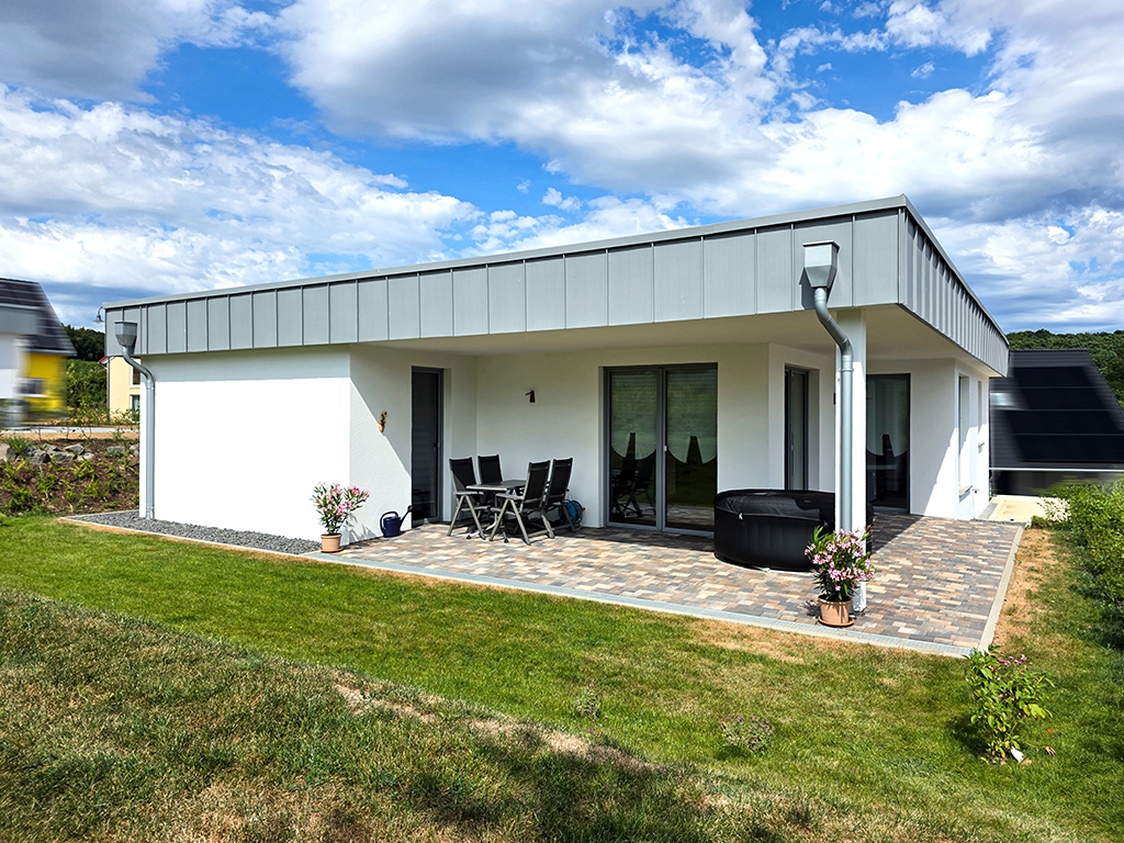 Exklusiver Neubaubungalow aus 2025 in Königsfeld Energieeffizientes Wohnen auf einer Ebene