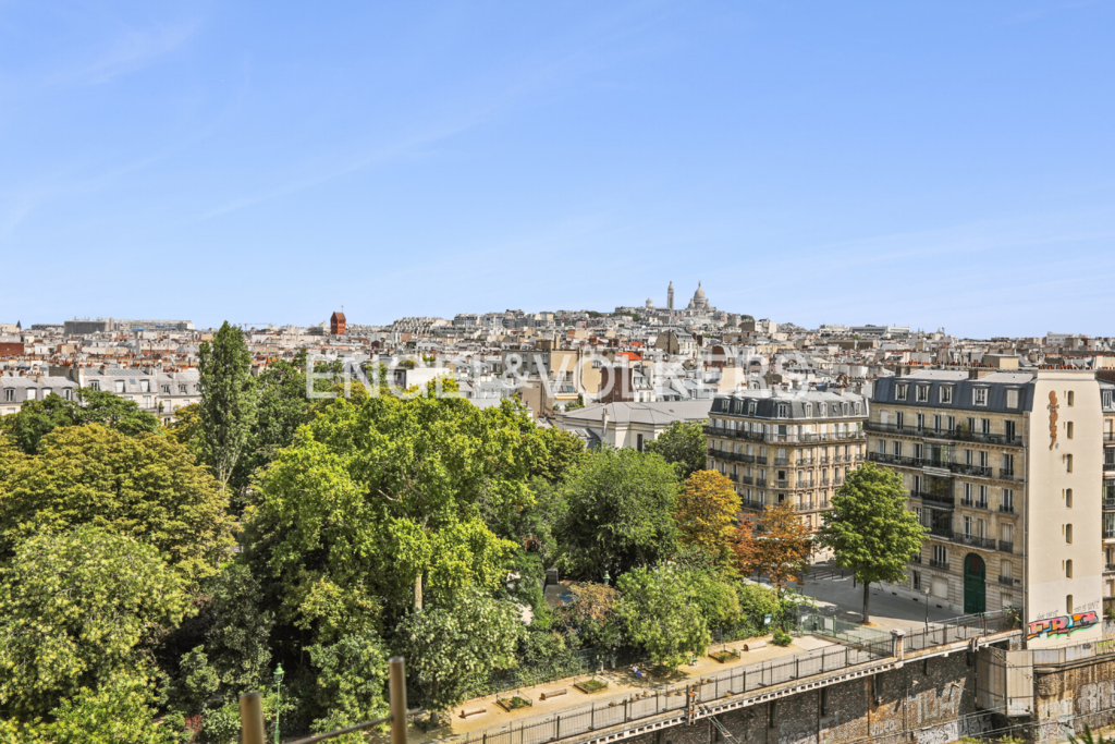 Batignolles – Élégant 3 pièces avec balcon, vue dégagée