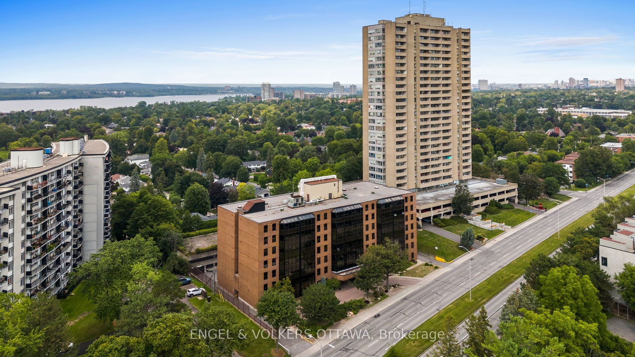 2-Bedroom, 2-Bathroom Main Floor Condo Near Carlingwood