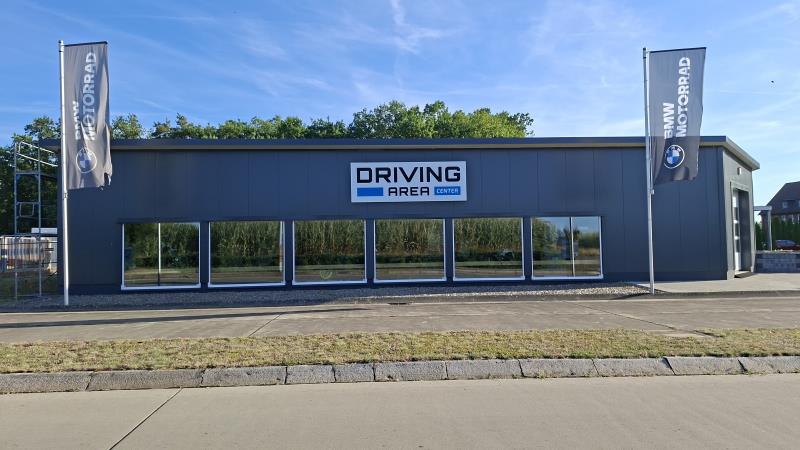 Motorräder - Ausstellungs- und Verkaufsfläche an der Driving Area