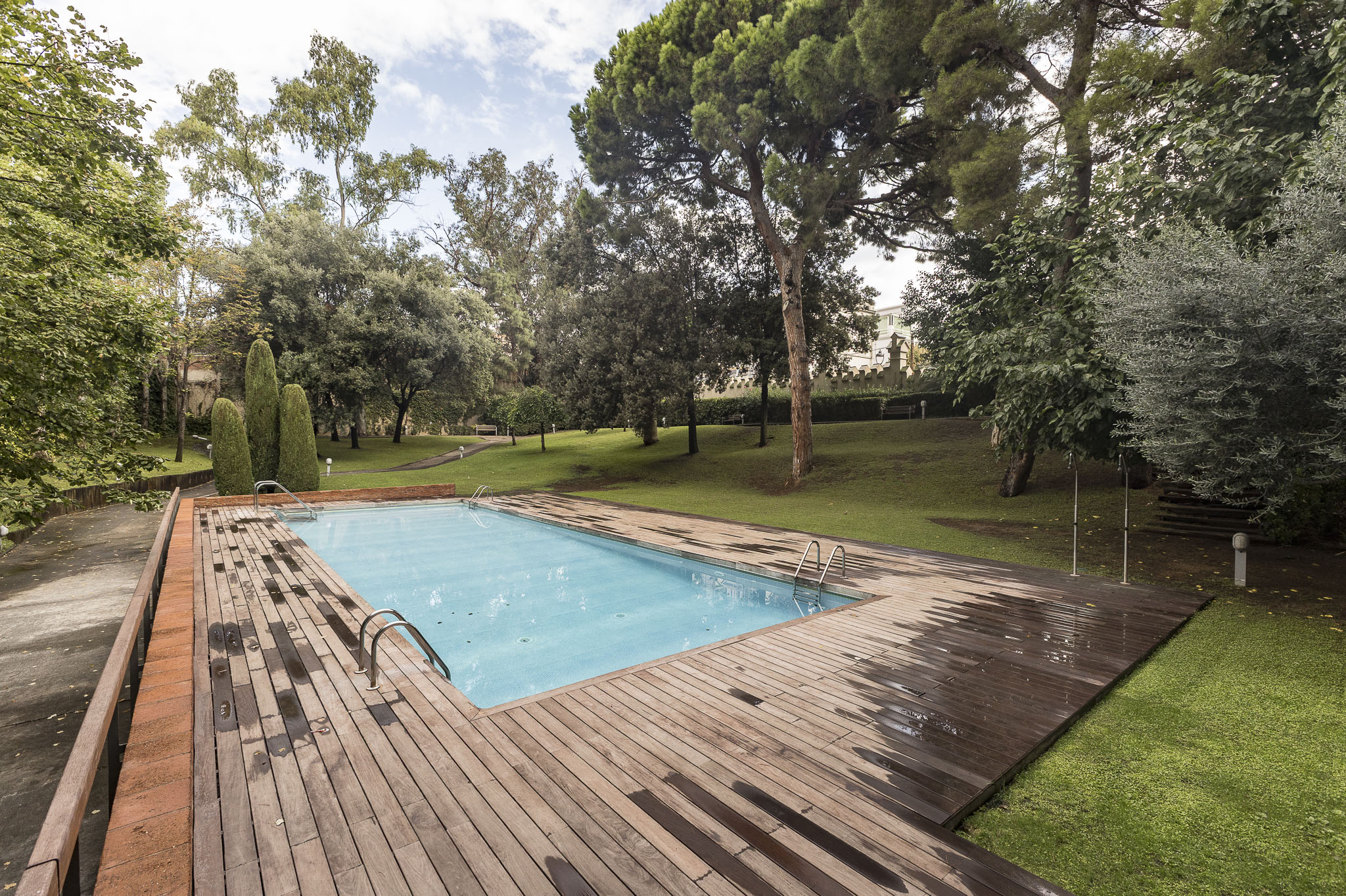 Exclusive fully exterior home with terrace and communal pool in Sarrià-Sant Gervasi