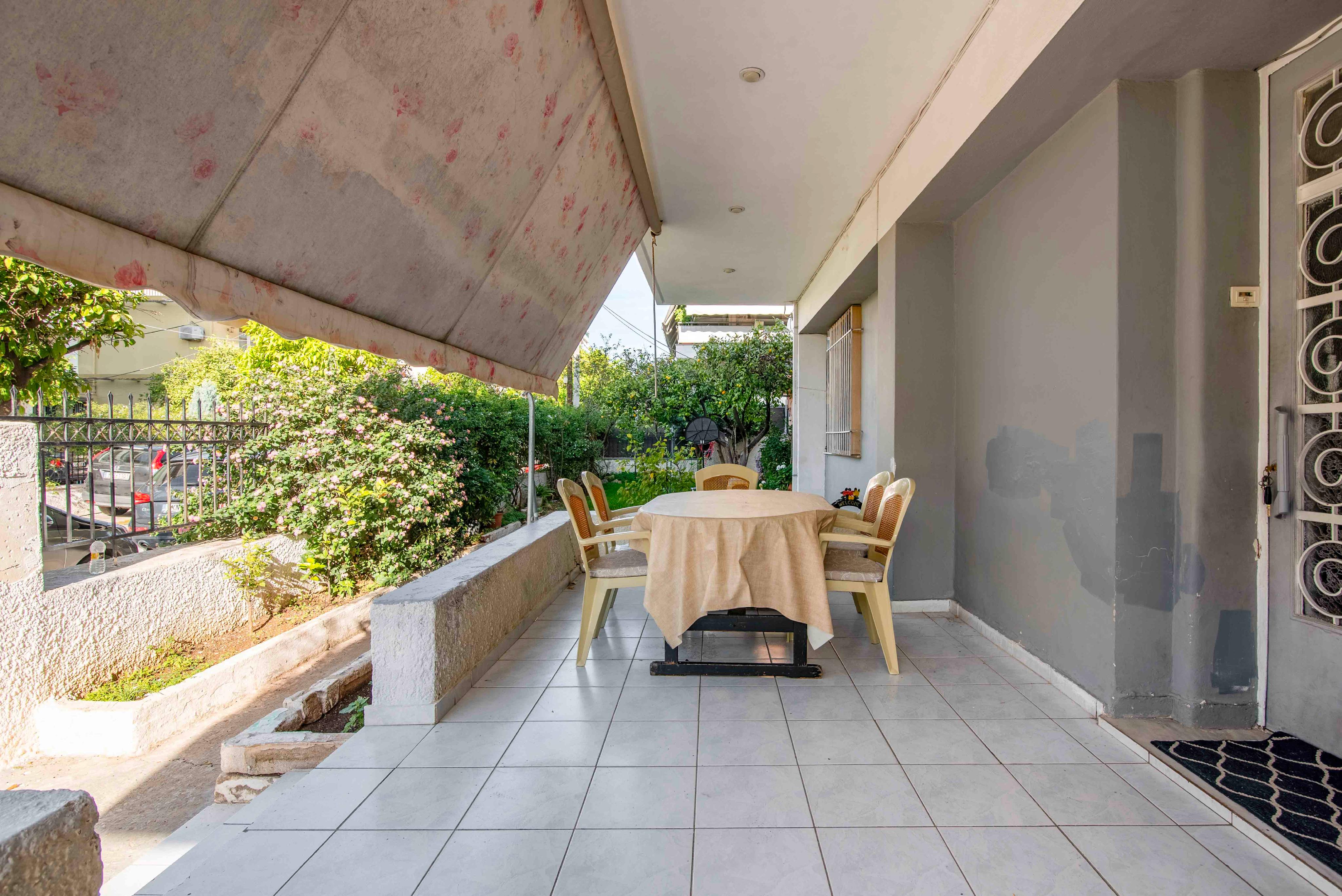 Ground floor apartment with a small garden in Elliniko