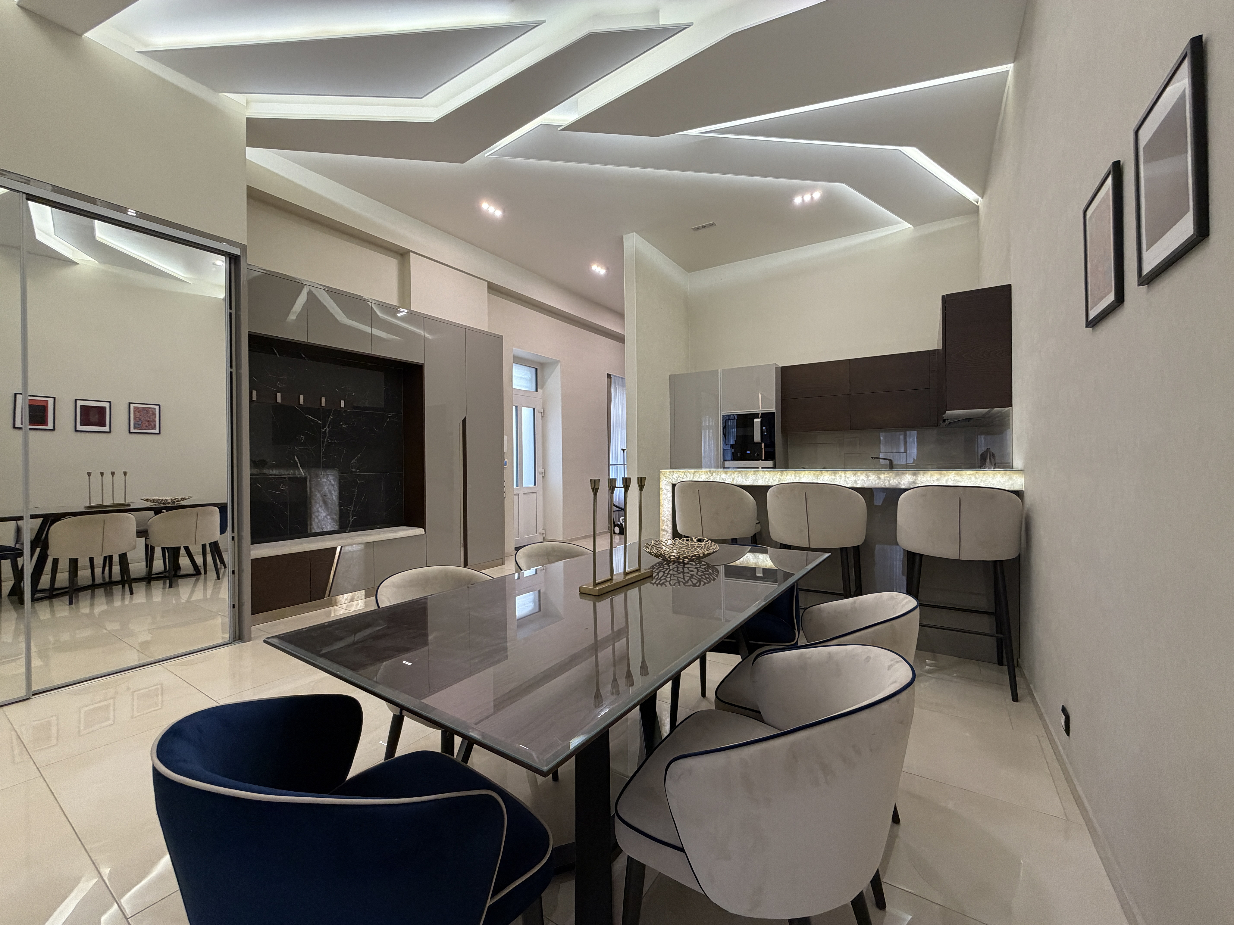 ELEGANCE AND BOURGEOIS LUXURY IN THE HEART OF PEST'S BROADWAY