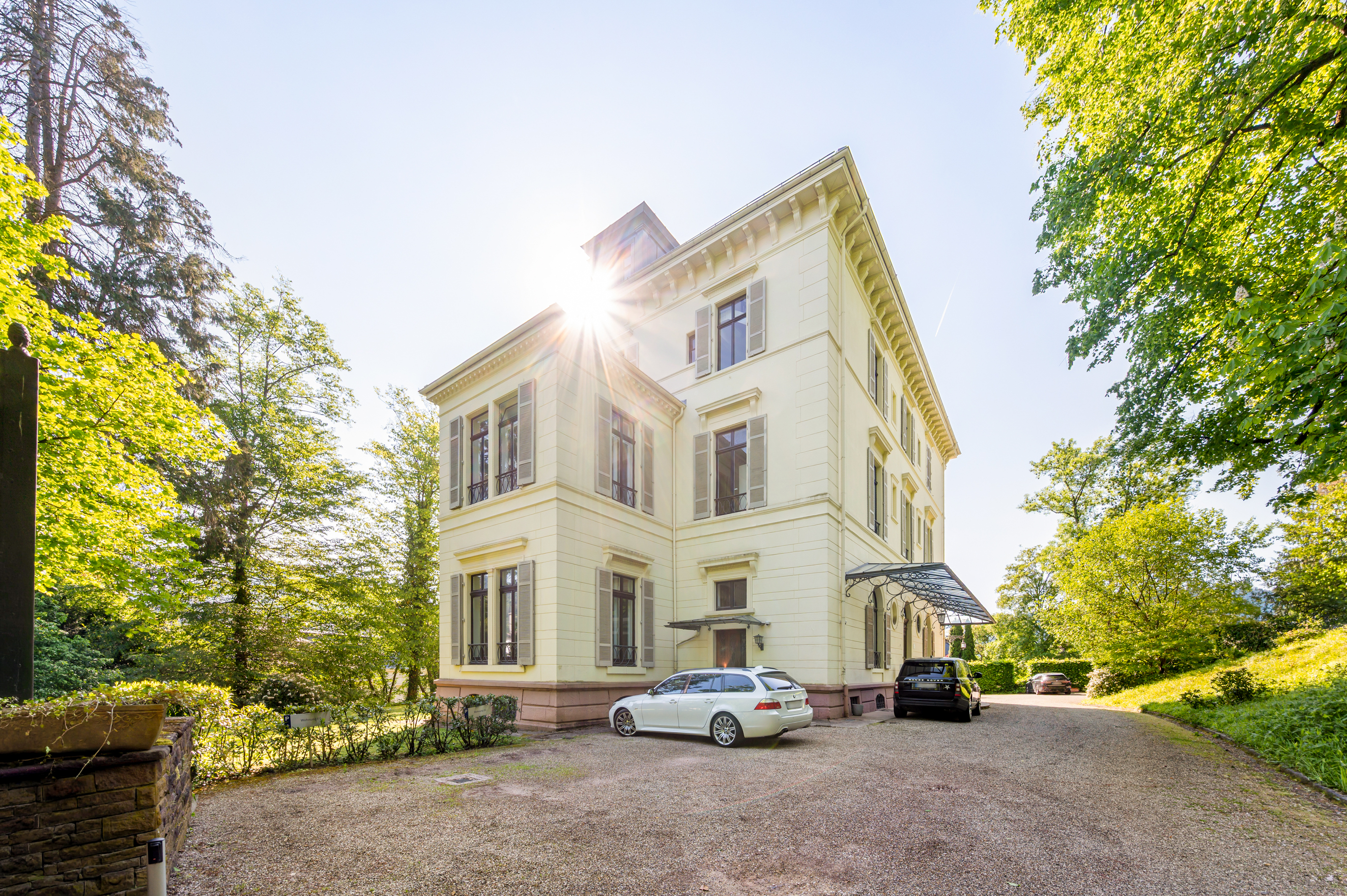Stilvolle Altbauresidenz mit herrschaftlichem Ambiente und großzügiger Terrasse