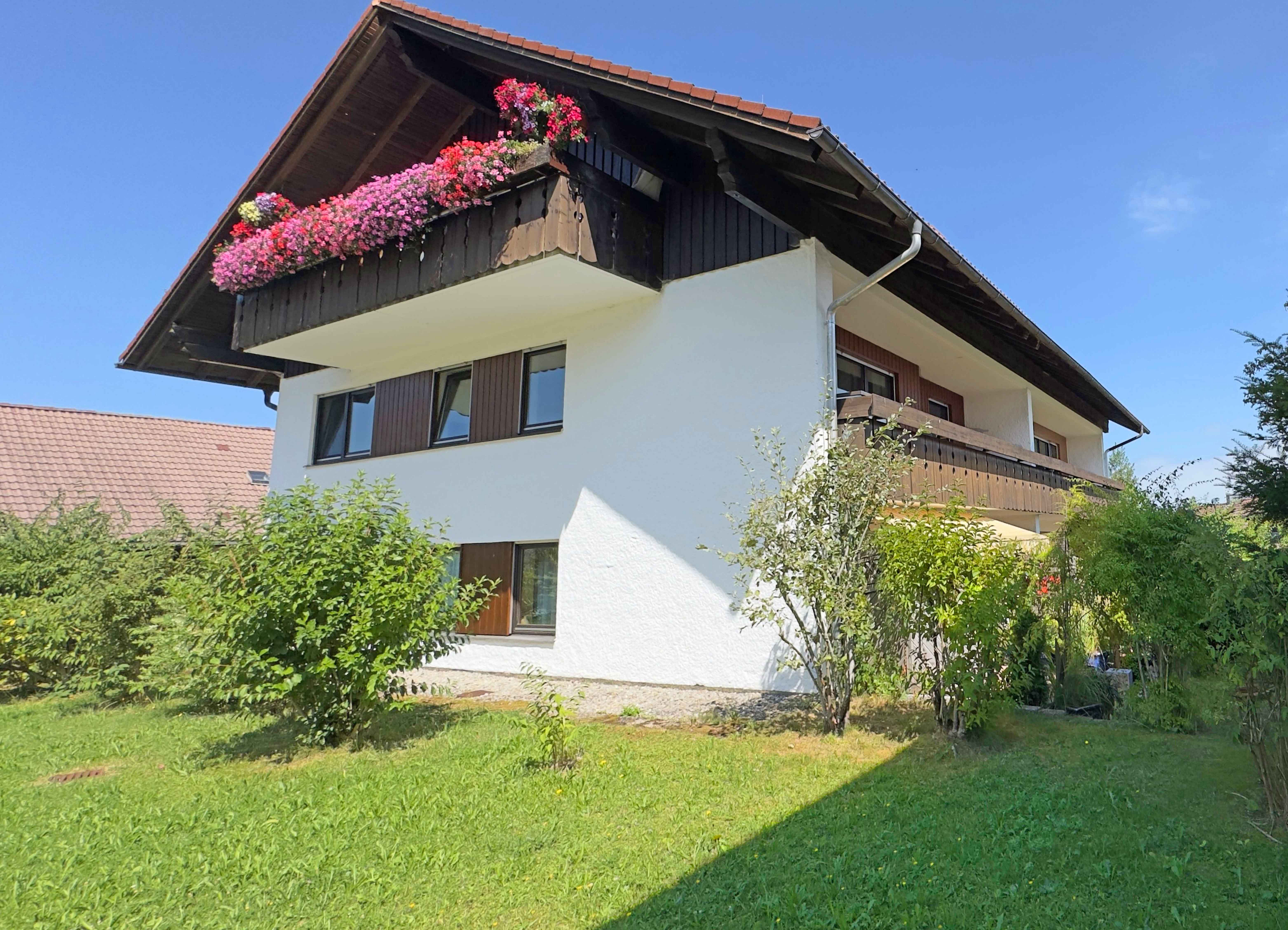 Gepflegte 3-Zimmer-Wohnung mit Südbalkon, herrlichem Bergblick und Tiefgaragenstellplatz im Allgäu