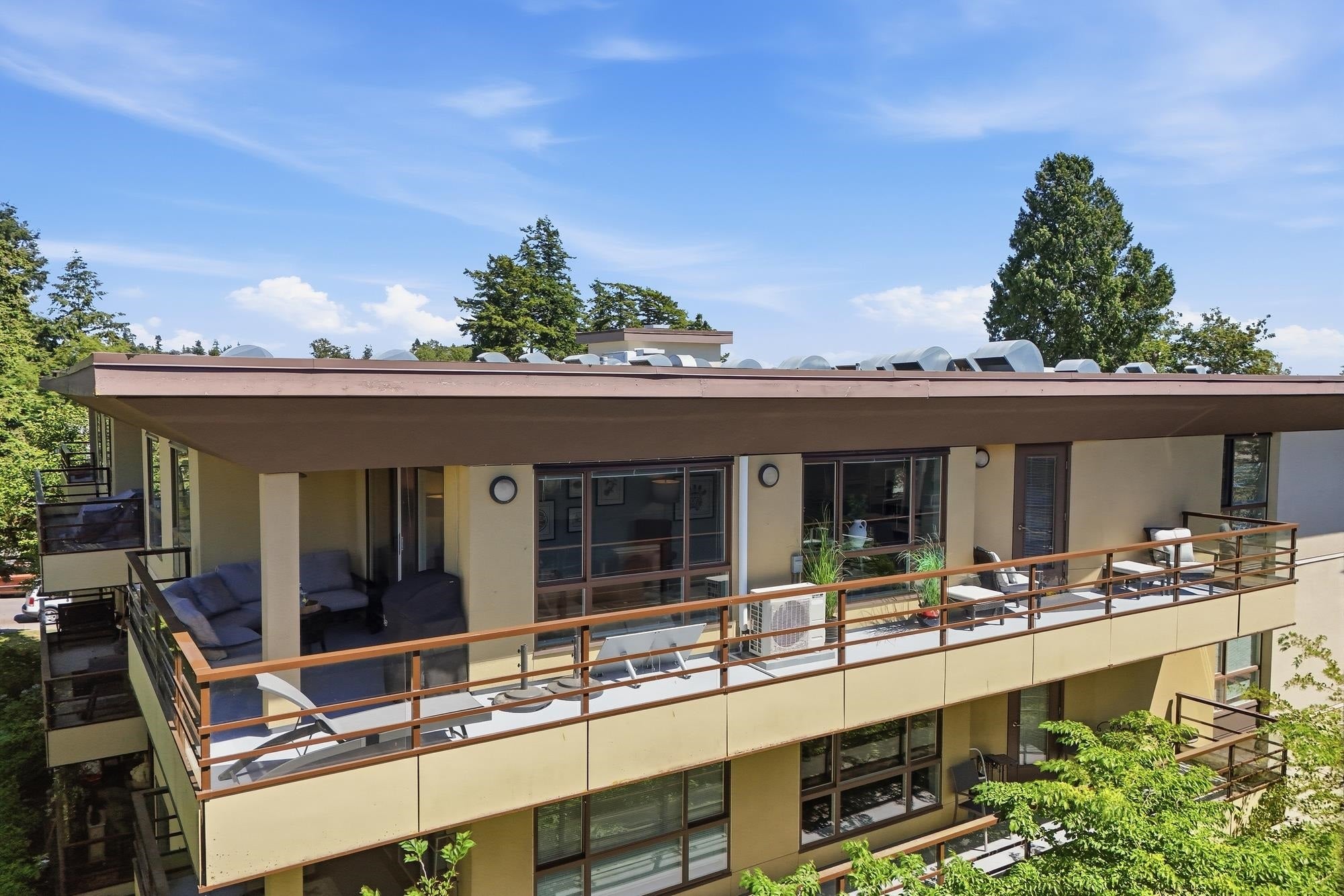 White Rock Waterfront Living at The Promenade