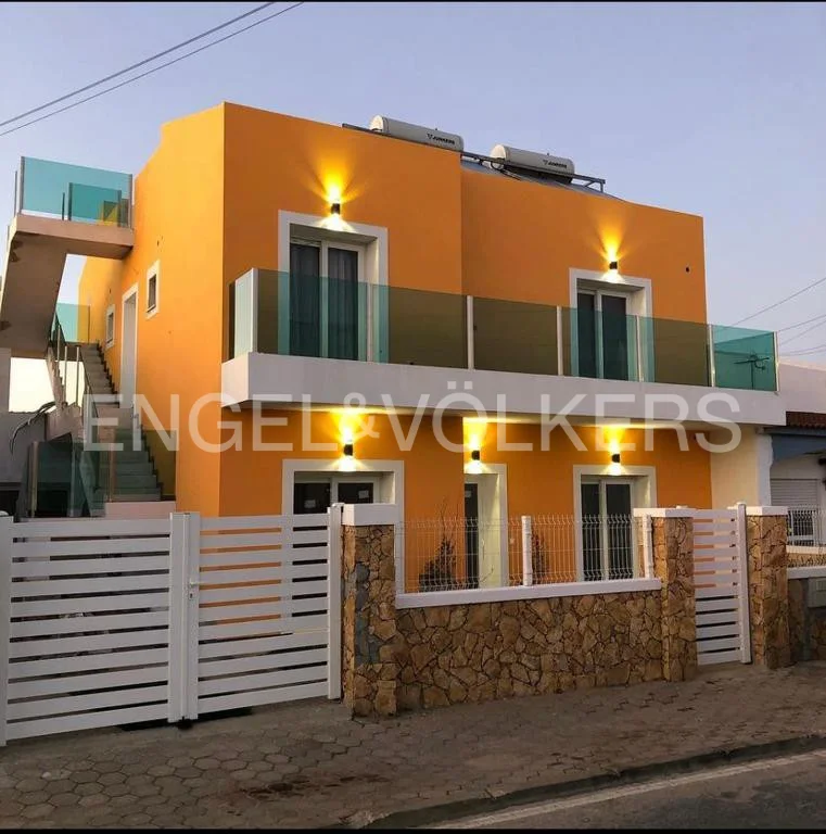 Large villa with great touristic potential in Sagres