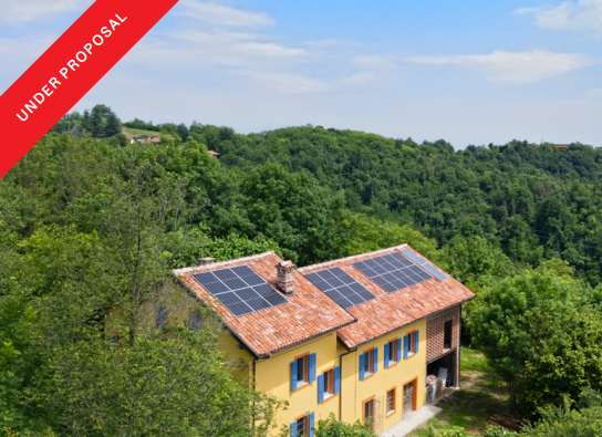 Cascina indipendente in classe B immersa nelle colline torinesi