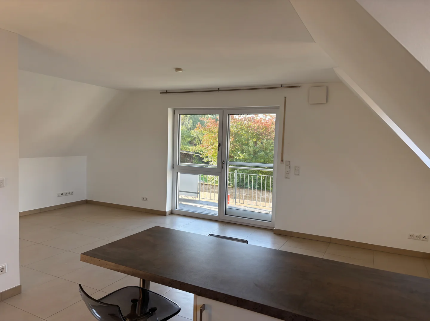 Gepflegte 2-Zimmer-Wohnung mit Einbauküche, Balkon & Stellplatz - Foto 4