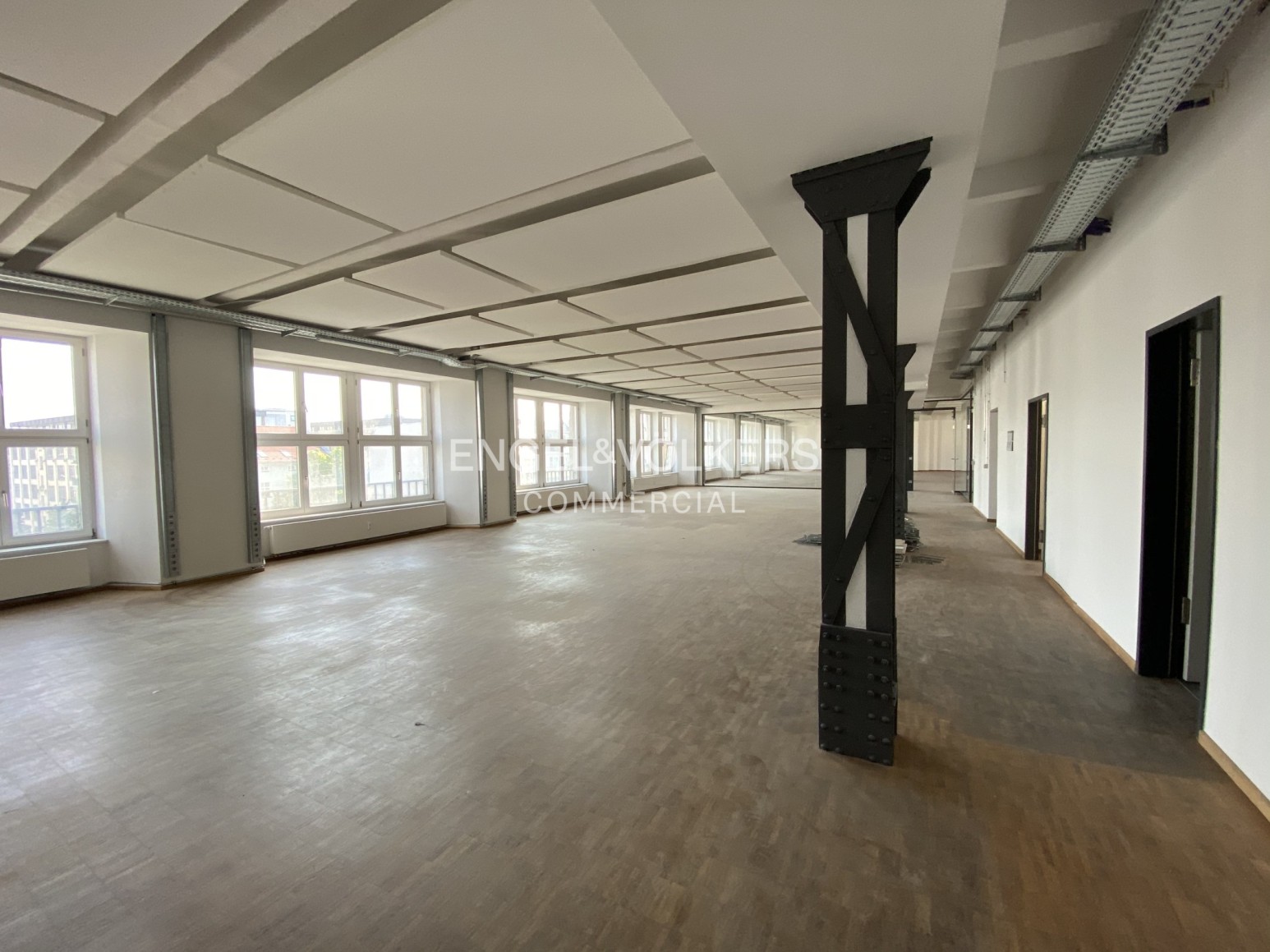 Zentrale Lage, charmantes Büroloft