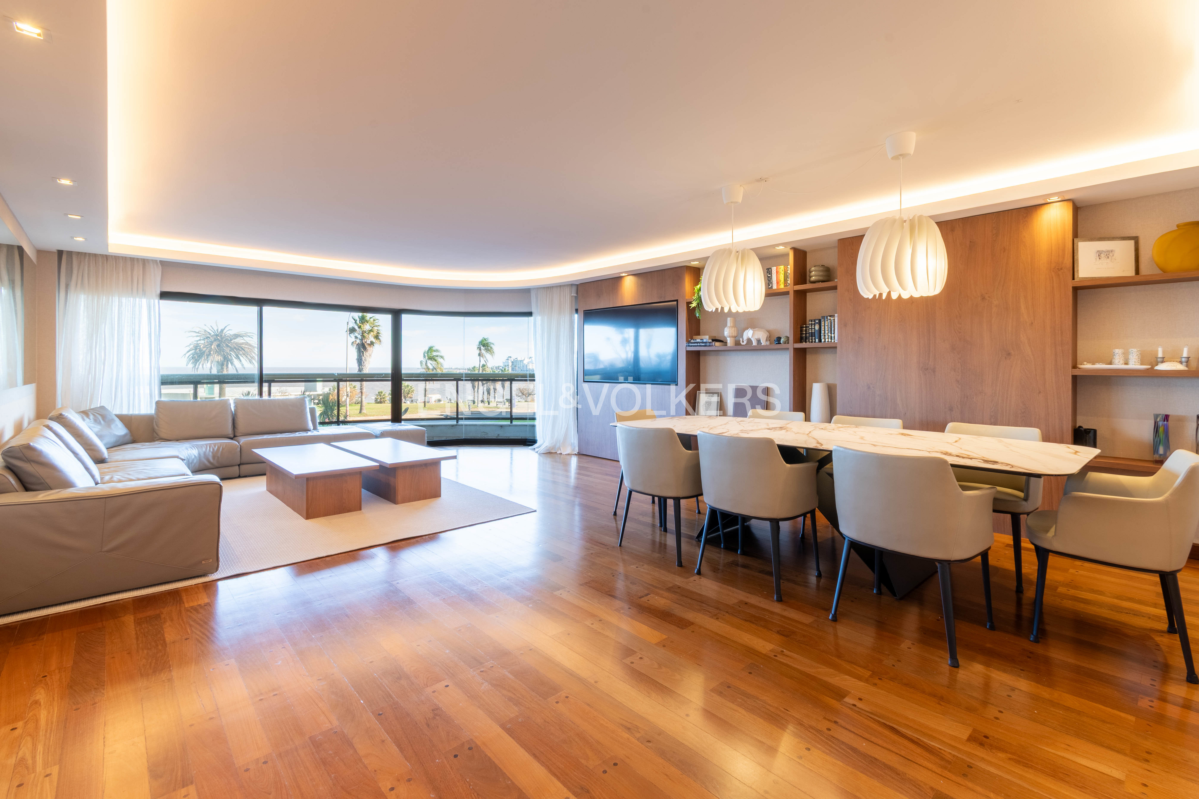 Beachfront apartment with patio for sale in Pocitos, Montevideo