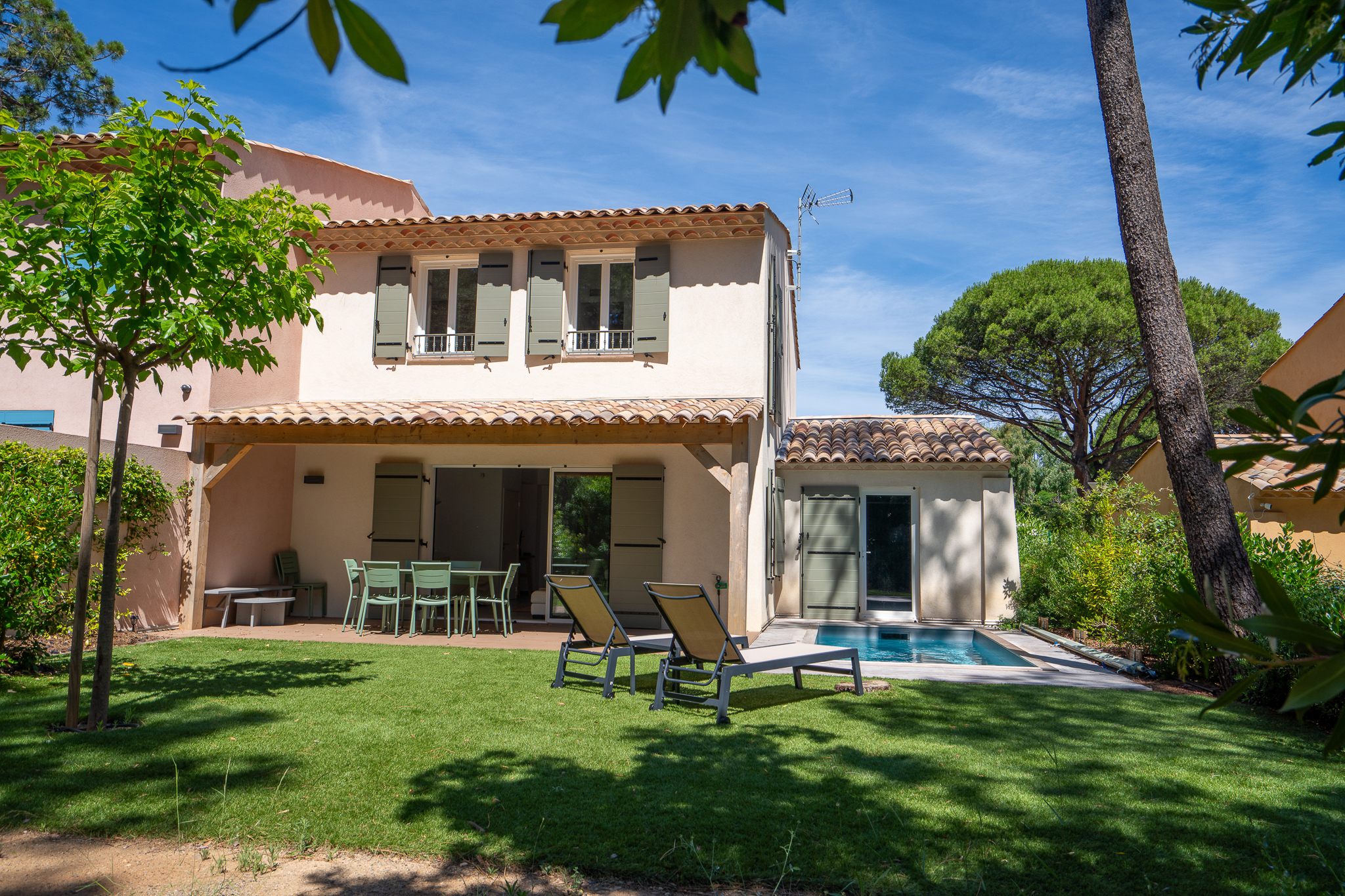Sainte-Maxime, Villa neuve proche plages avec vue mer