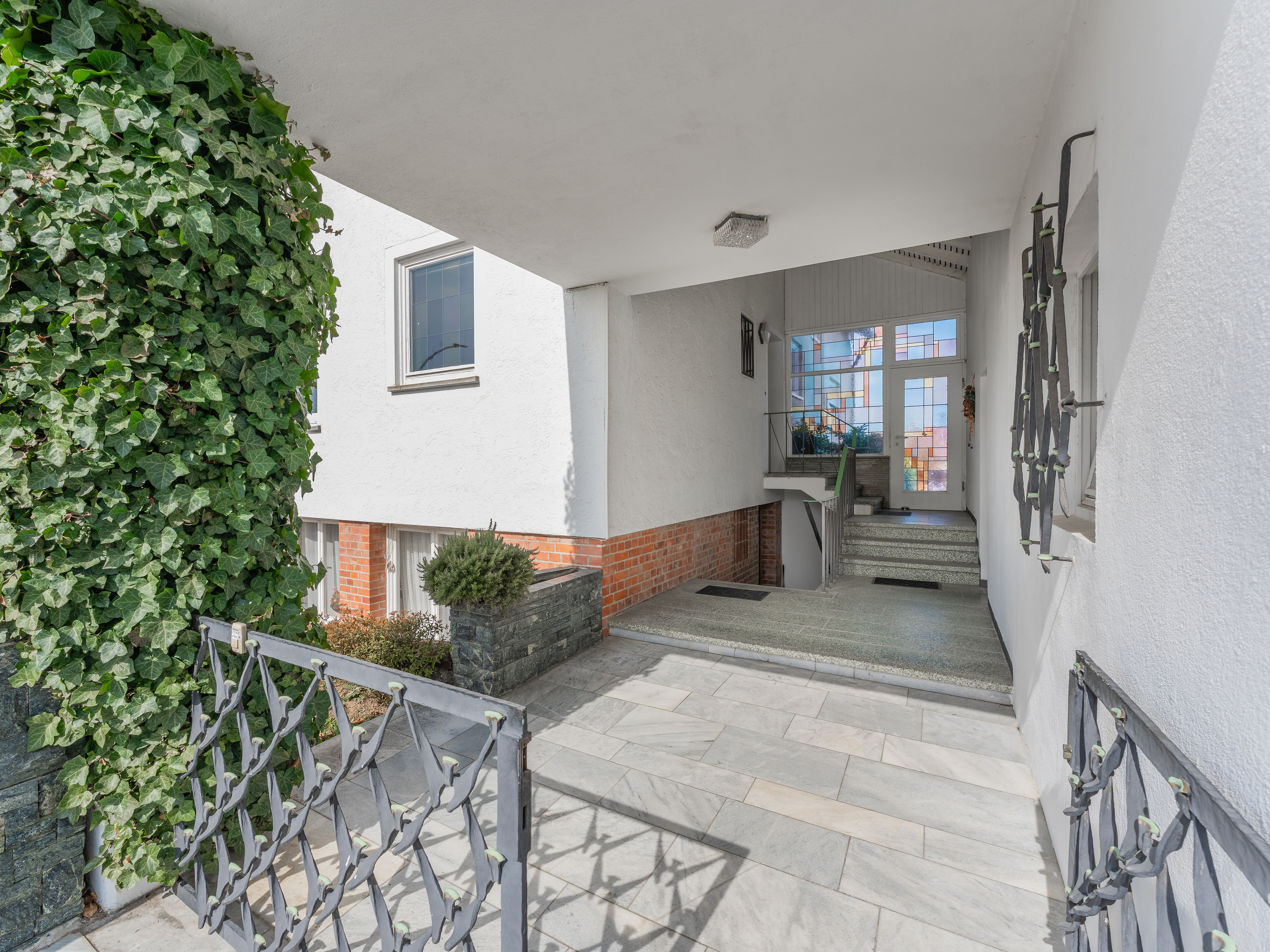 Wohnen mit Weitblick – Einfamilienhaus mit Einliegerwohnung & großem Garten